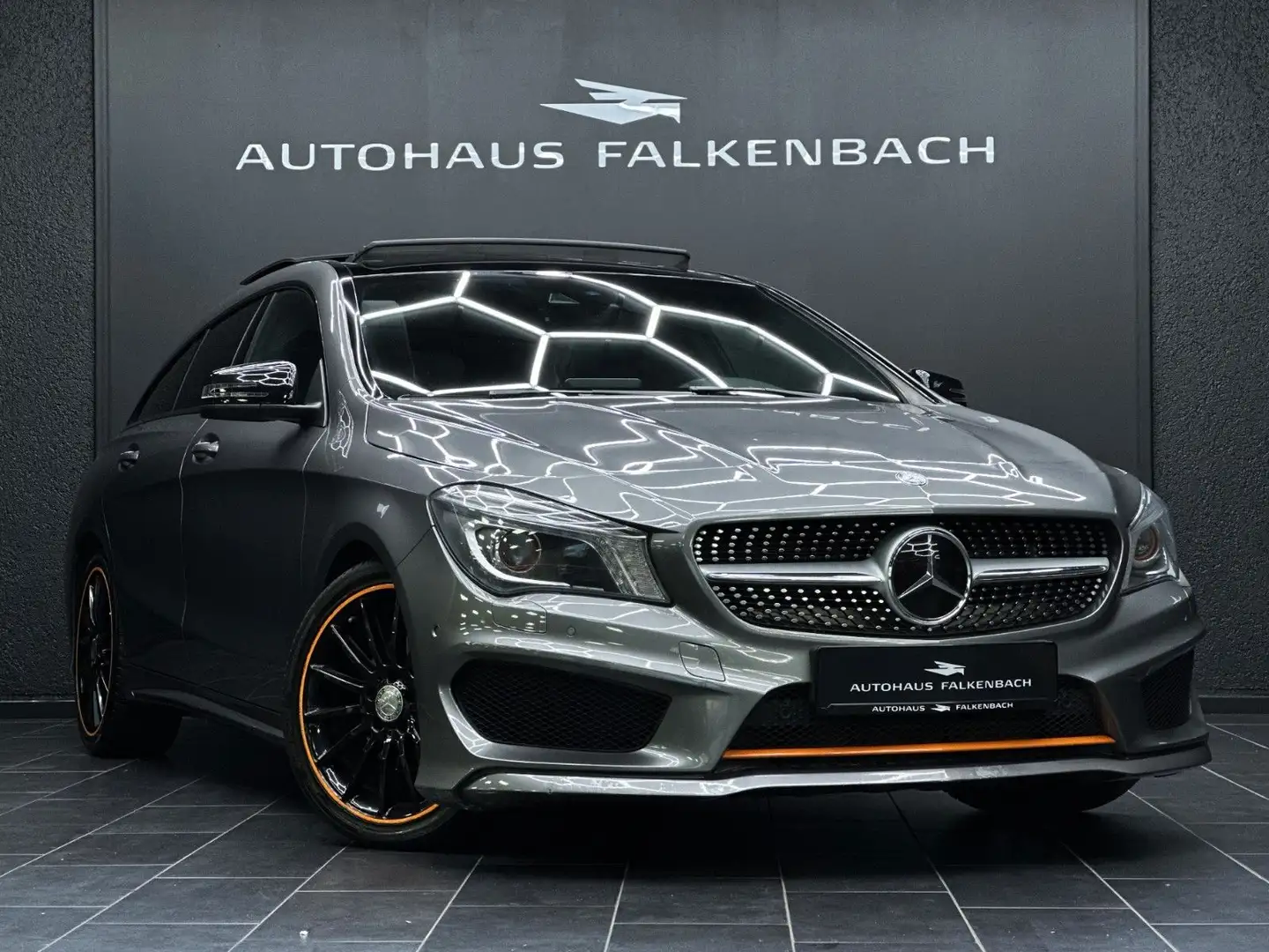 Mercedes-Benz CLA 200 *AMG*PANO*ORANGE ART EDITION* Grau - 1