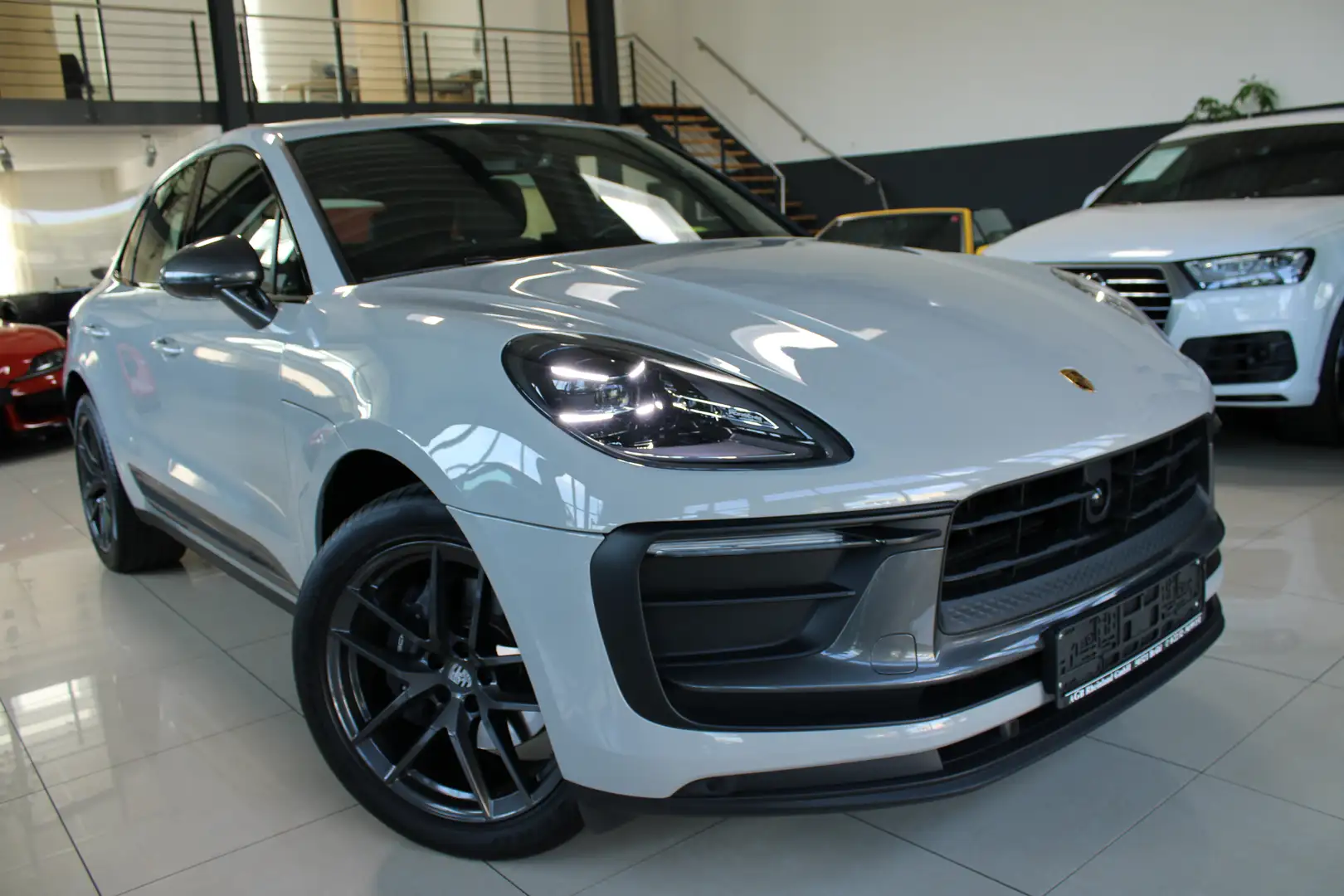 Porsche Macan III T PDK NEUES MODELL 265PS KREIDE PANORAMA 1HAND Grau - 1