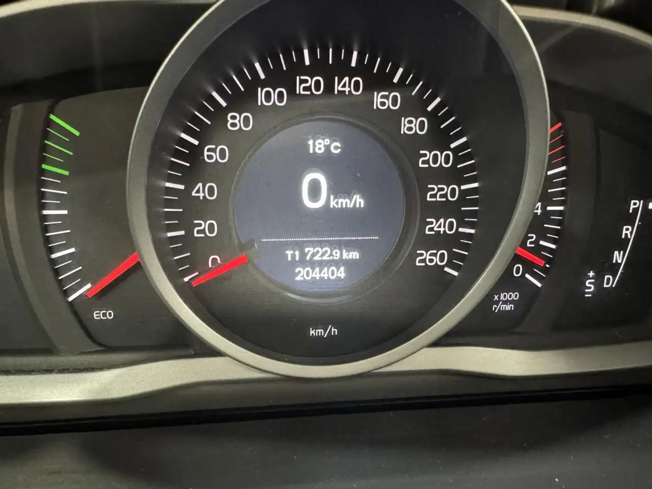 Volvo V60 Cross Country снимка Volvo V60 Cross Country