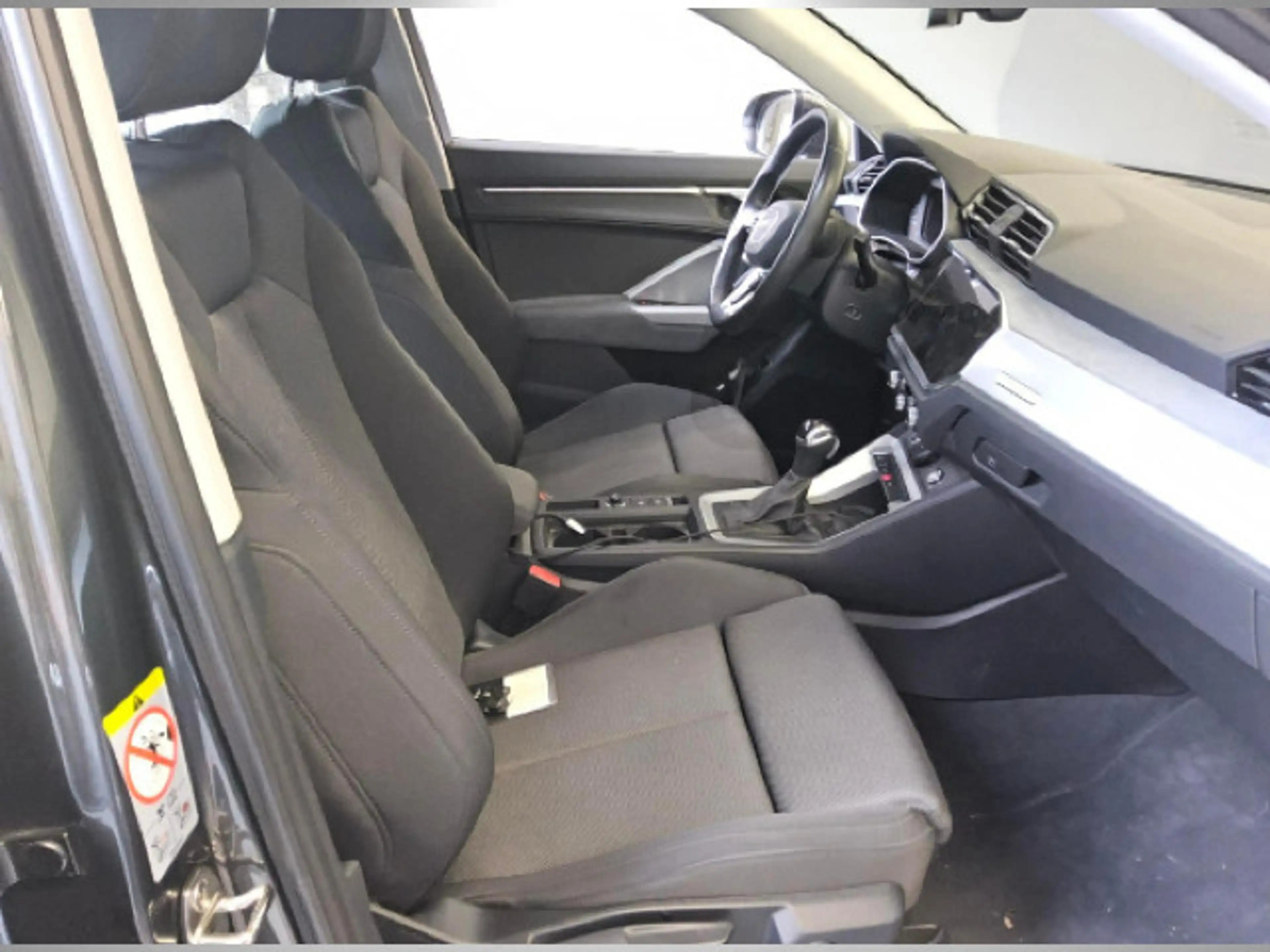 Audi Q3 S line 45 TFSI e LED RFK AHK PDC VC — photo 6