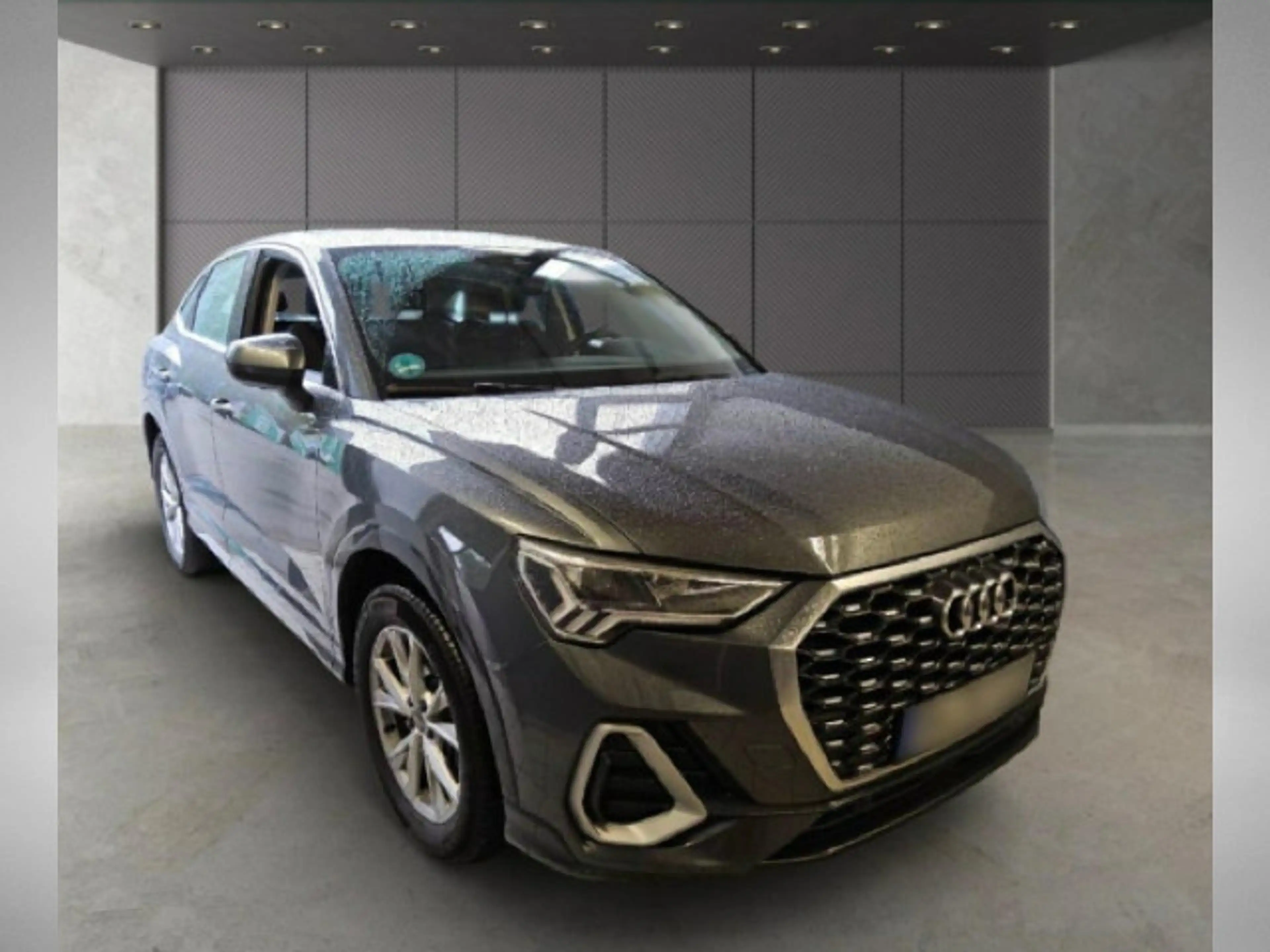 Audi Q3 S line 45 TFSI e LED RFK AHK PDC VC — photo 3
