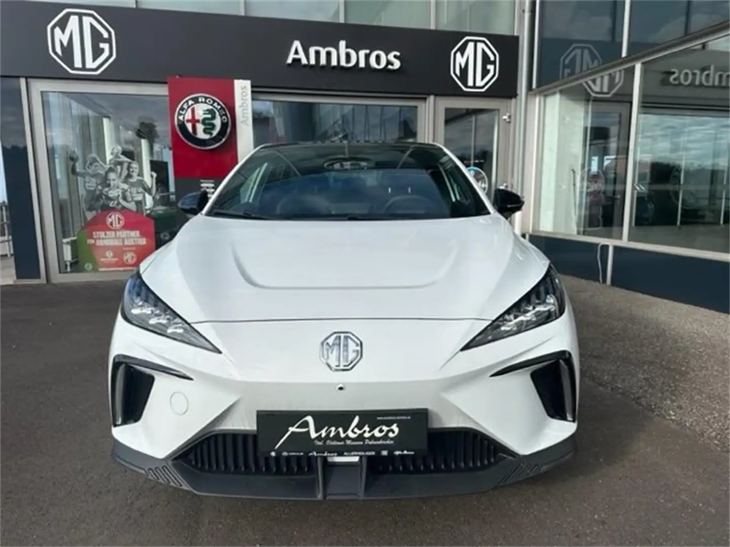 MG MG4 Trophy Extended Range 77kWh Weiß - 2