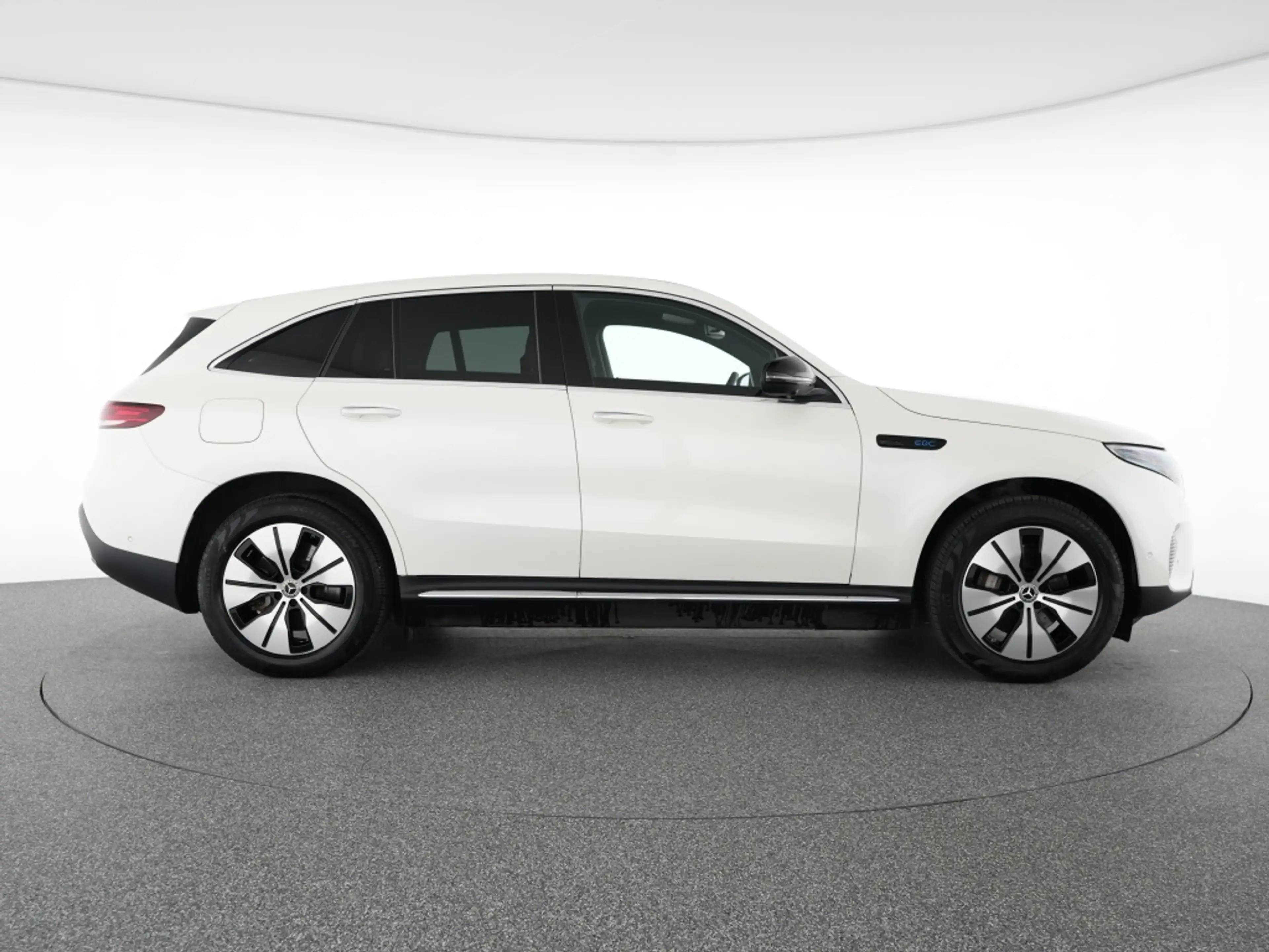 Mercedes-Benz EQC 400 4M Electric Art Multibeam Leder beige — photo 5