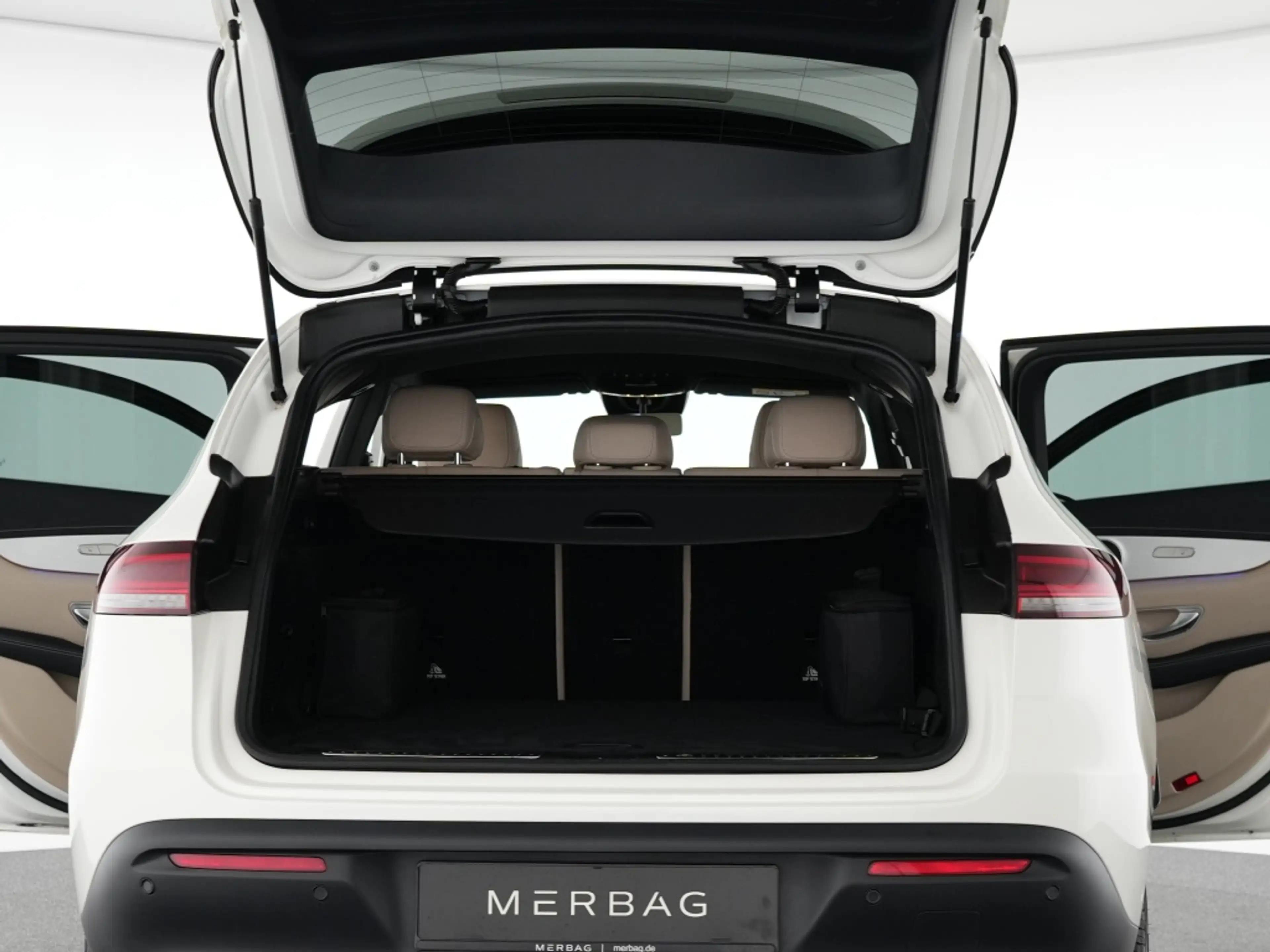 Mercedes-Benz EQC 400 4M Electric Art Multibeam Leder beige — photo 15