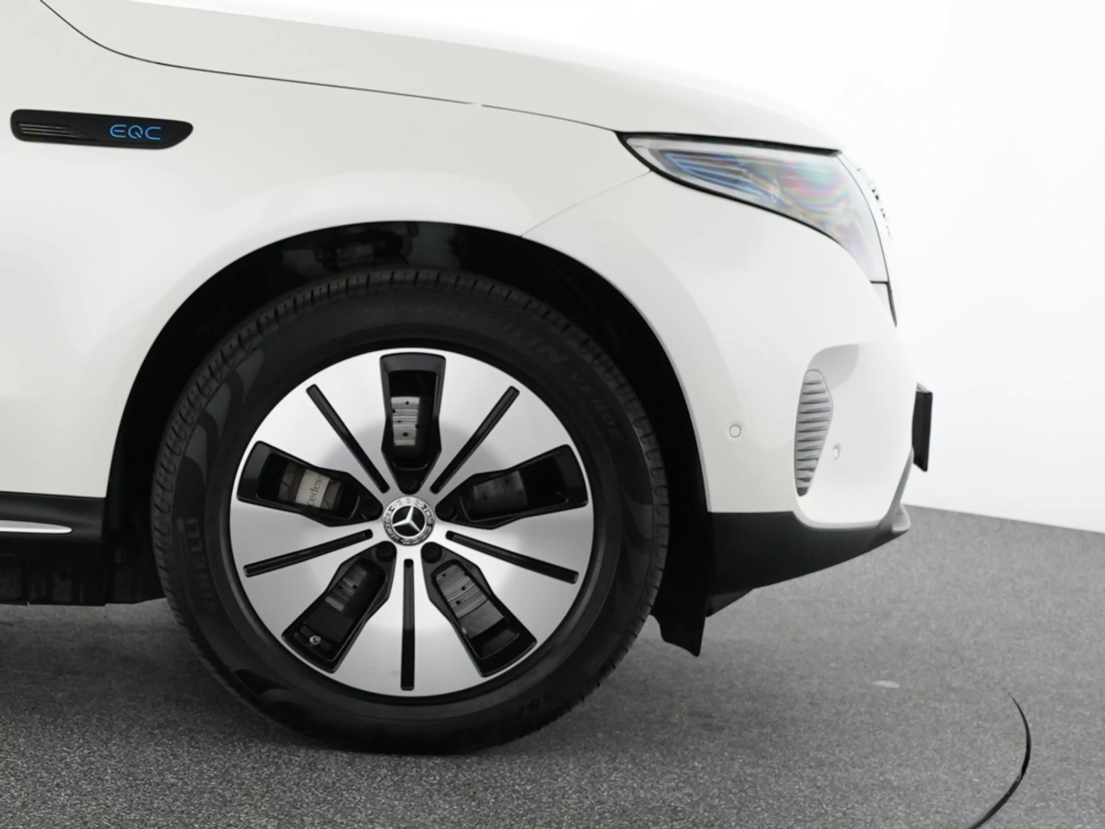Mercedes-Benz EQC 400 4M Electric Art Multibeam Leder beige — photo 6