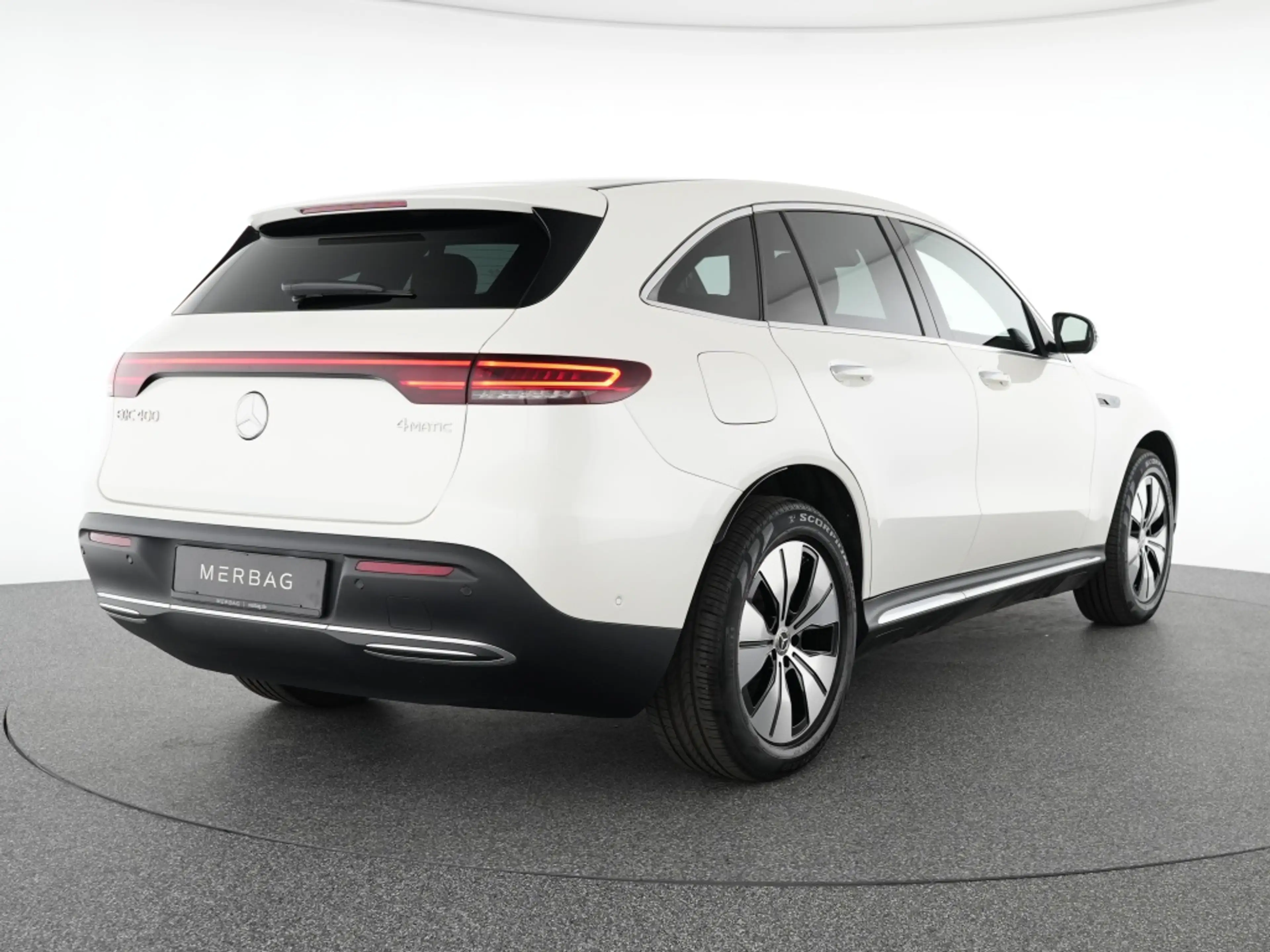 Mercedes-Benz EQC 400 4M Electric Art Multibeam Leder beige — photo 3