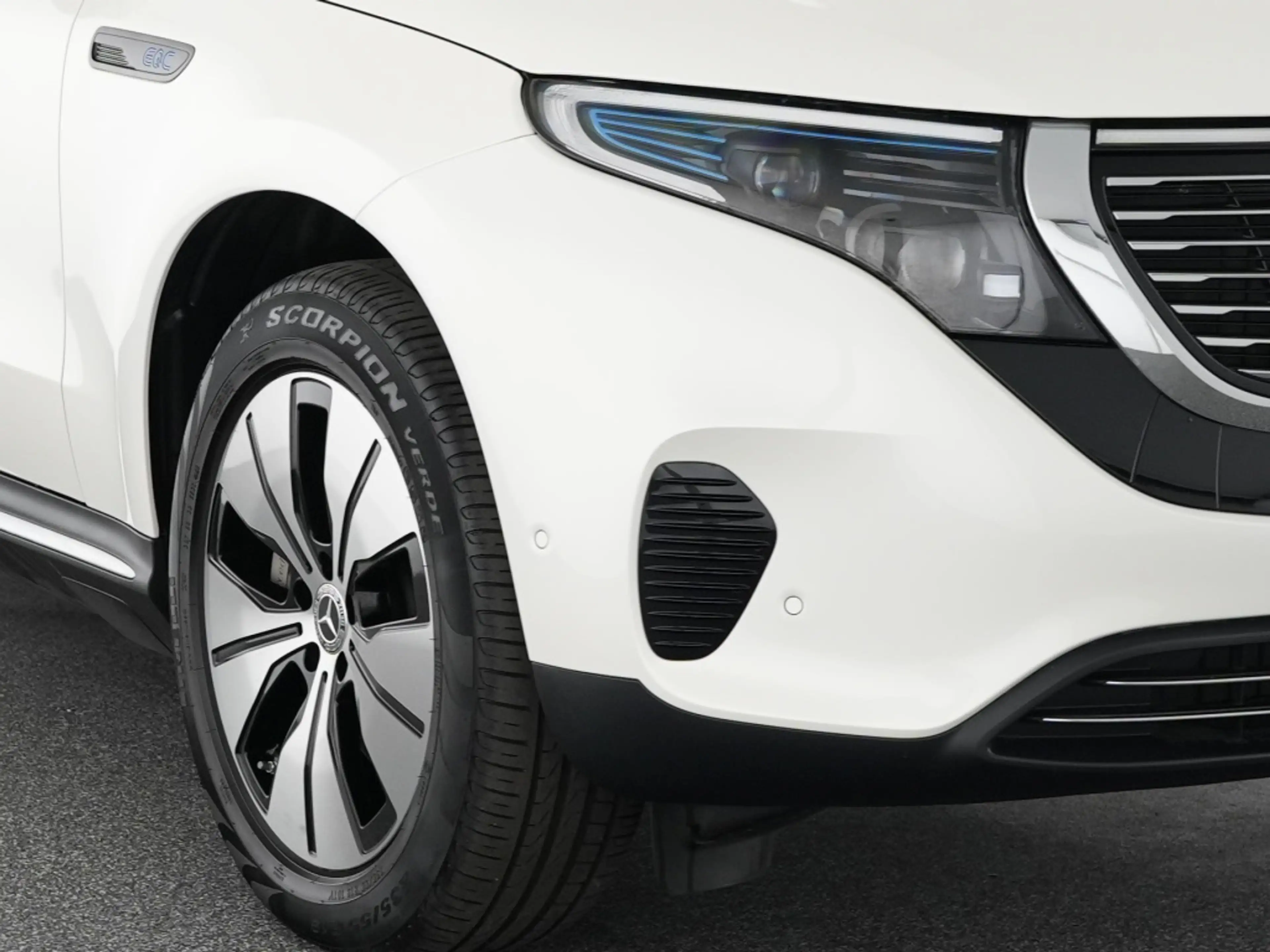 Mercedes-Benz EQC 400 4M Electric Art Multibeam Leder beige — photo 7
