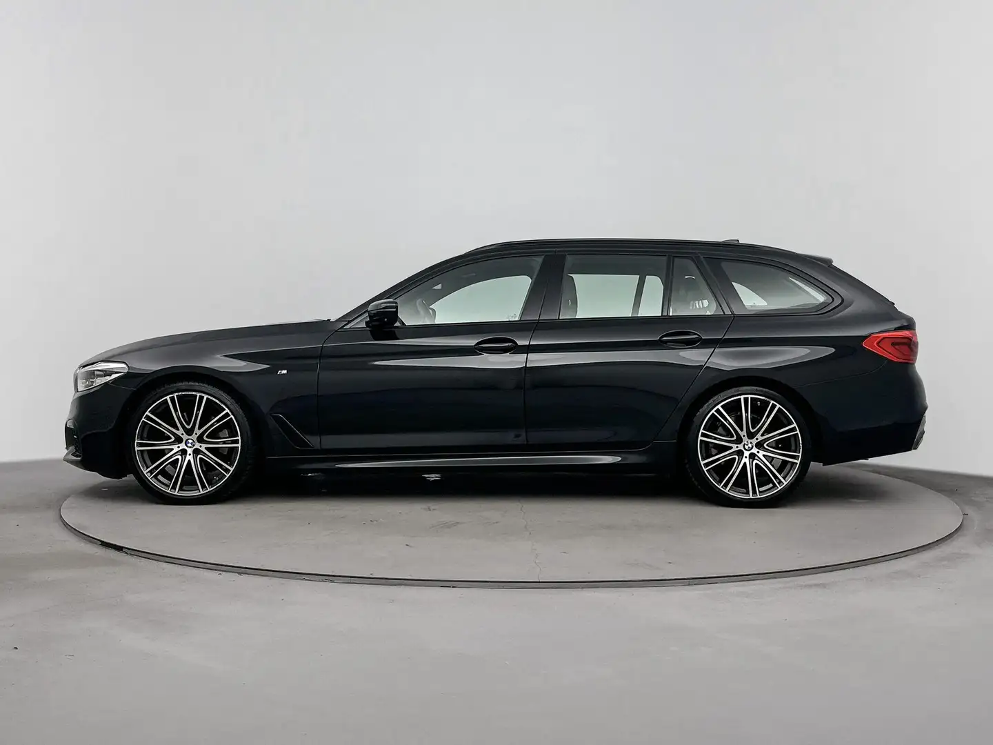 BMW 520 5-serie Touring 520i High Executive Edition | Pano Zwart - 2