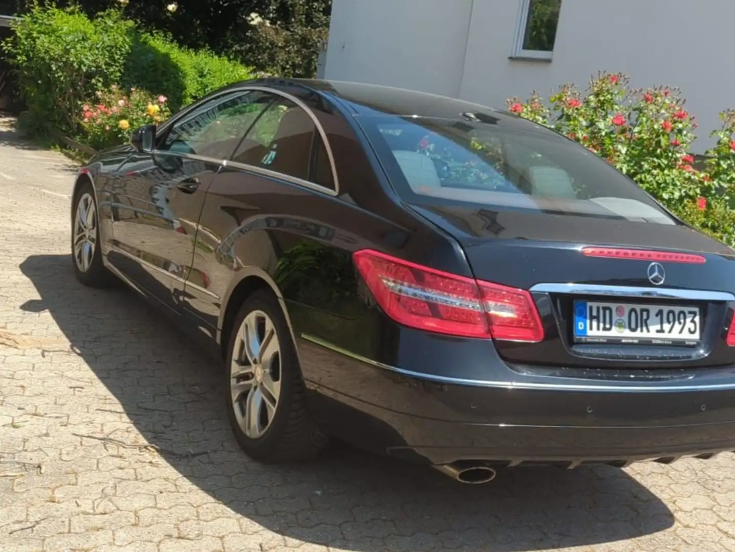 Mercedes-Benz E 250 E-Klasse Coupe CGI Coupe BlueEFFICIENCY Automatik Schwarz - 2