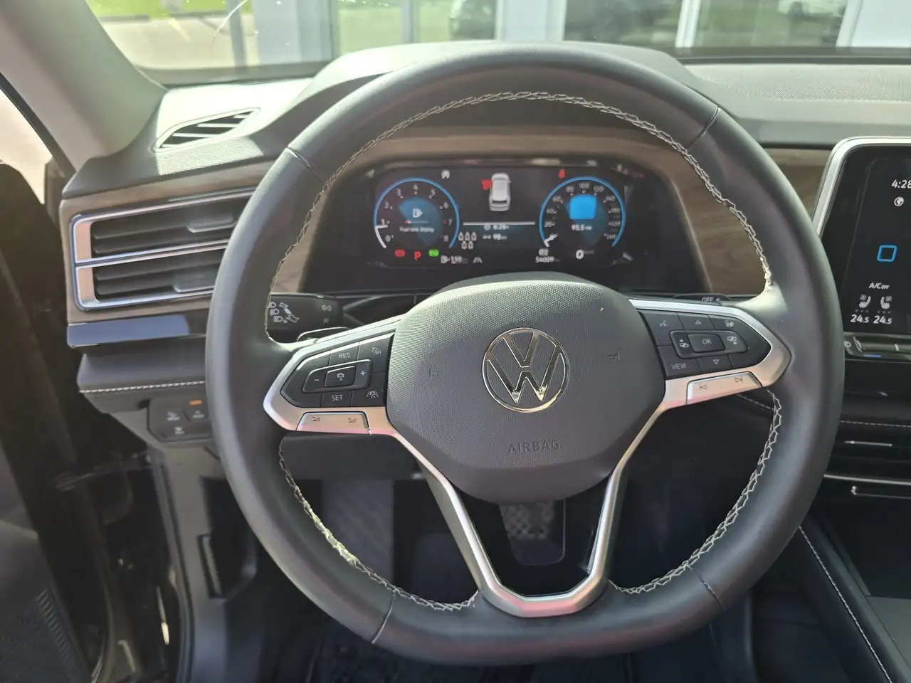 Volkswagen Atlas снимка Volkswagen Atlas