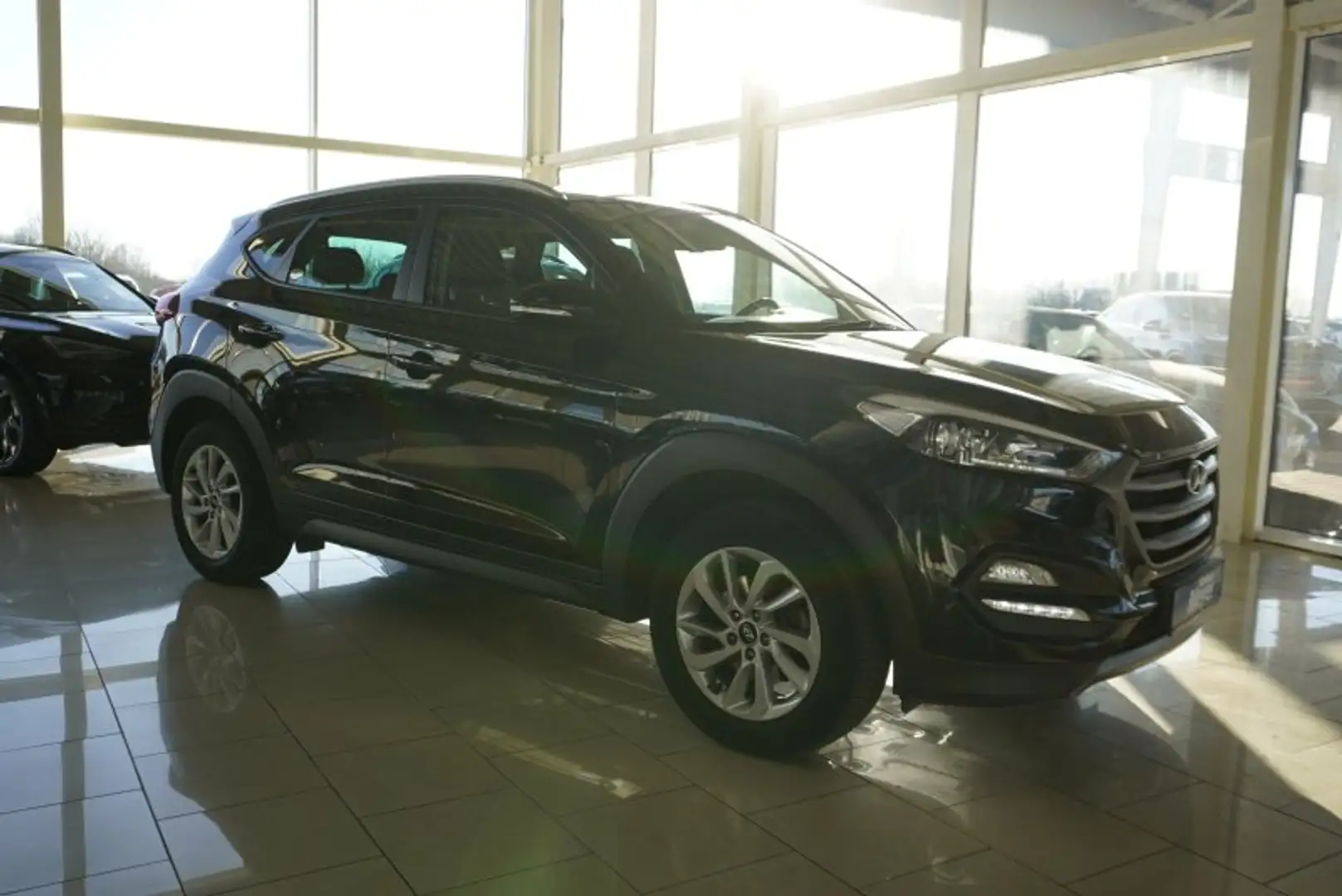Hyundai TUCSON 1.6 Navi/Kamera/Temp/2-Z.Klimaaut. Černá - 2