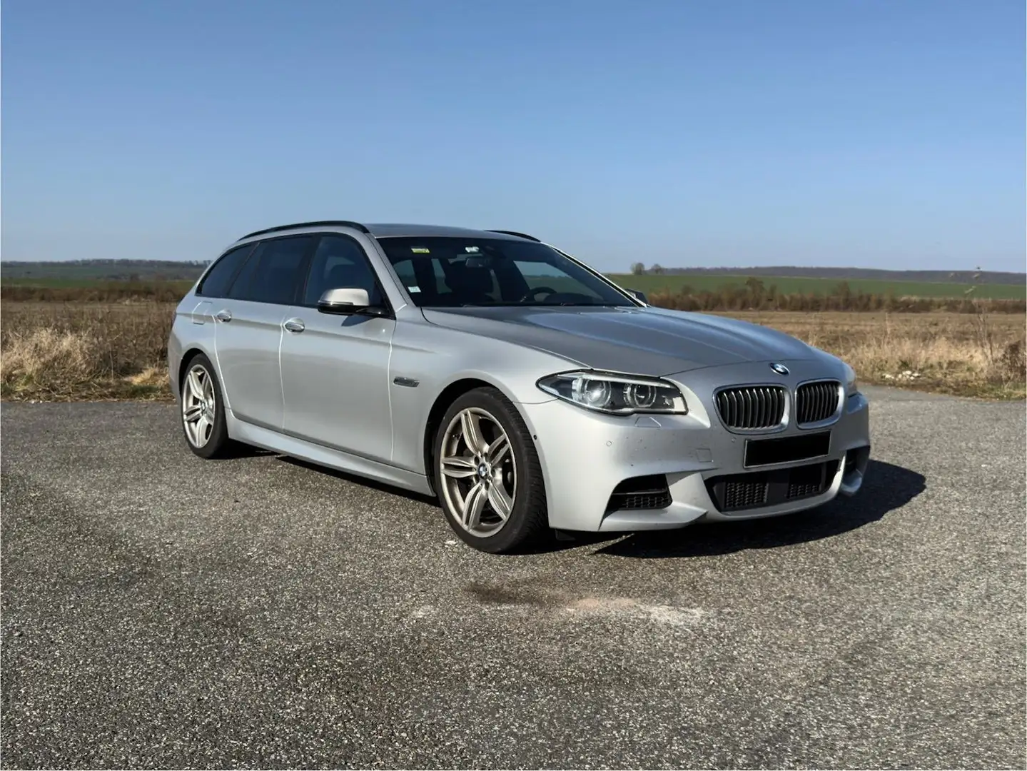 BMW M550 5er Touring Diesel M550d xDrive Touring Sport-Aut. Argintiu - 1