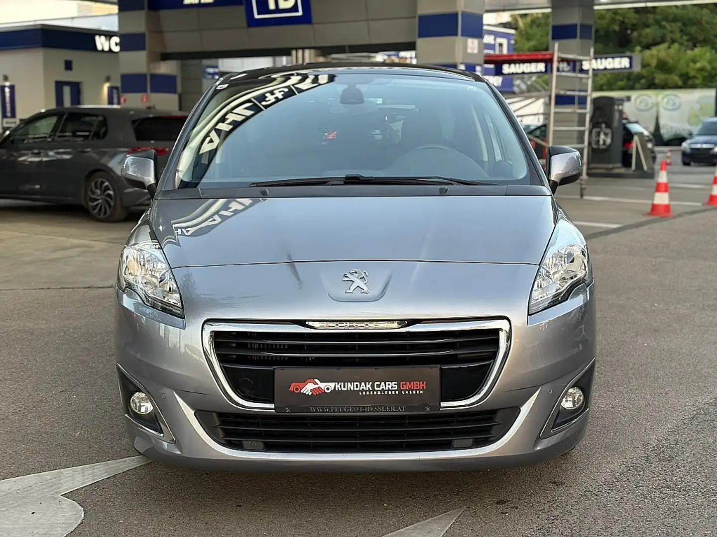Peugeot 5008 1,6 BlueHDi 120 S&S Business Line**PICKERL 09/2... Grau - 2