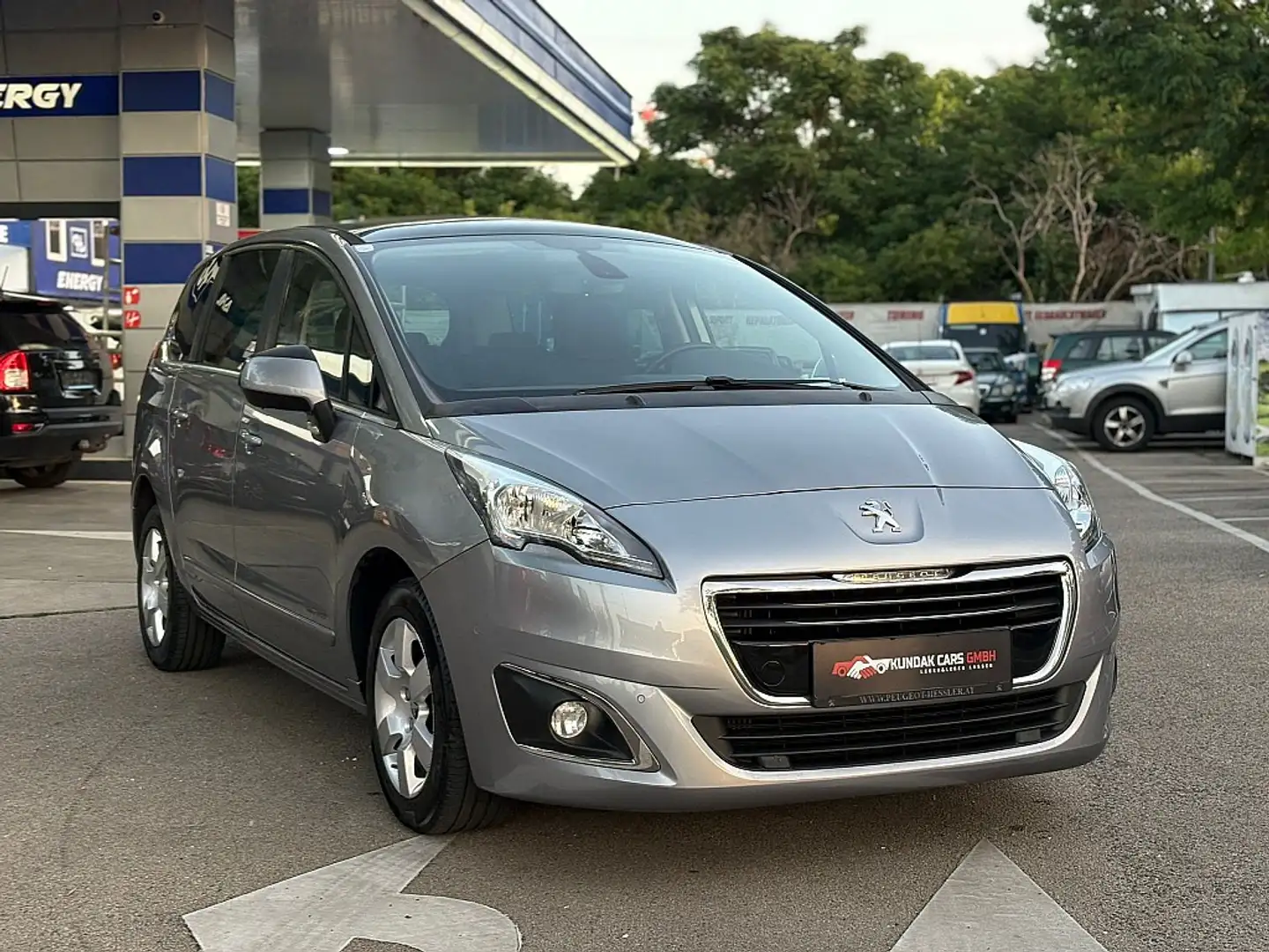 Peugeot 5008 1,6 BlueHDi 120 S&S Business Line**PICKERL 09/2... Grau - 1