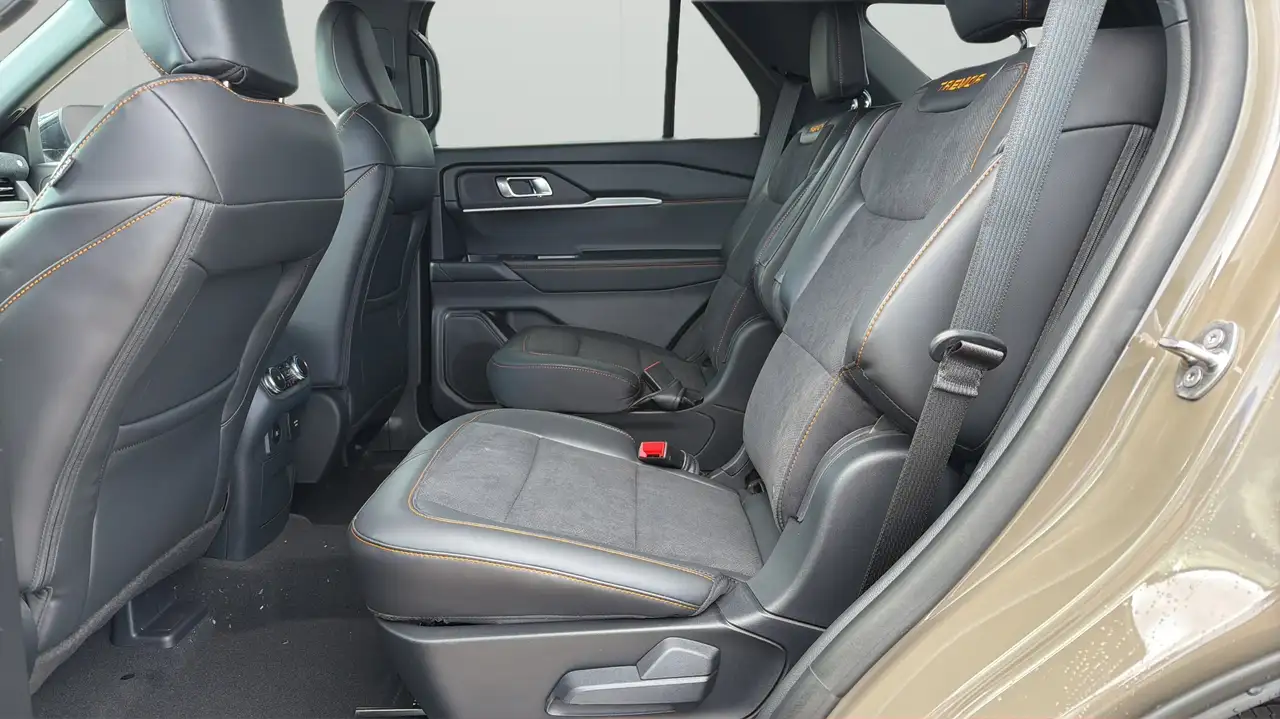 Ford Explorer photo Ford Explorer