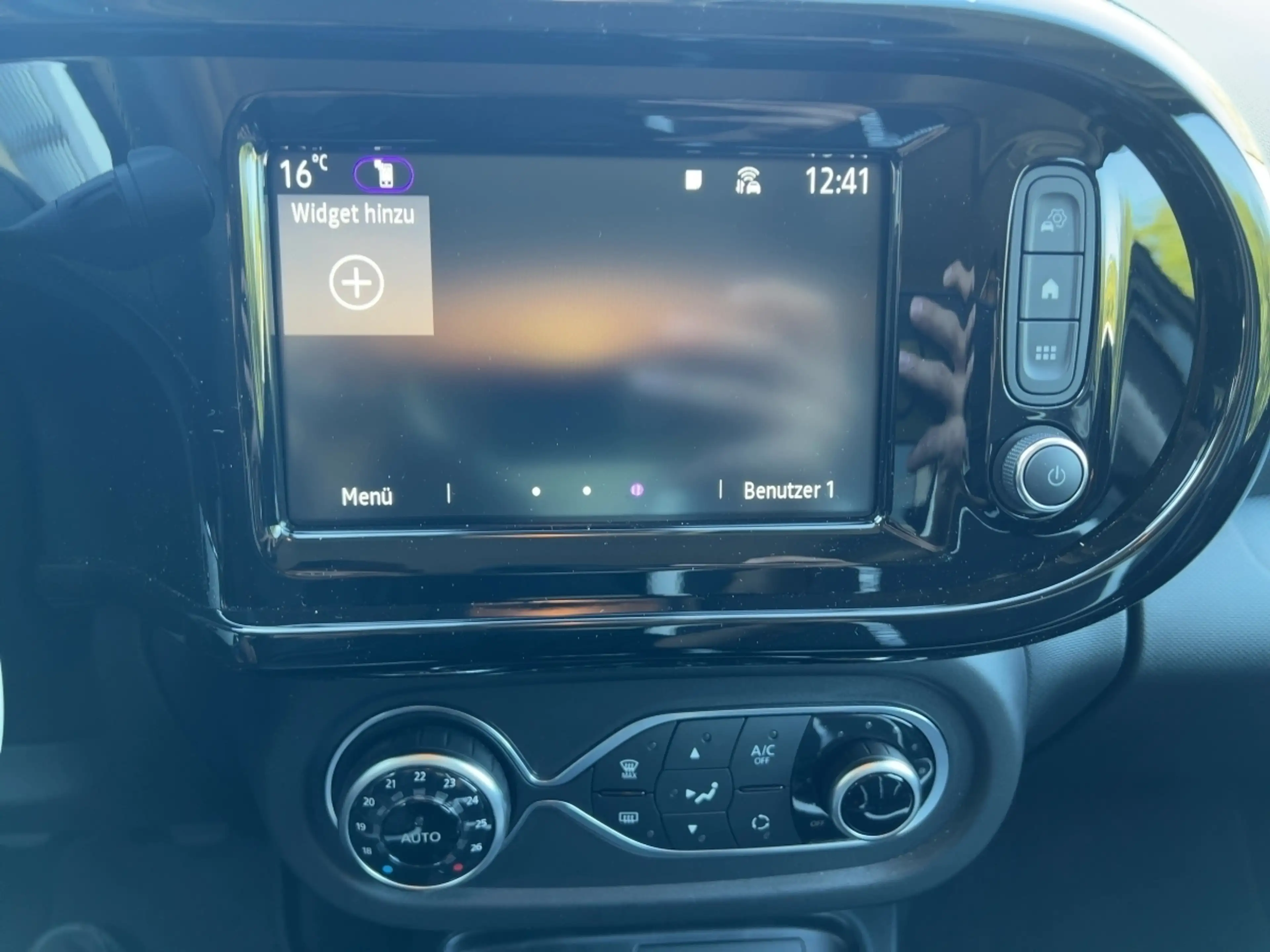 Renault Twingo 1.0 SCe 65 EU6d, Urban Night — photo 14