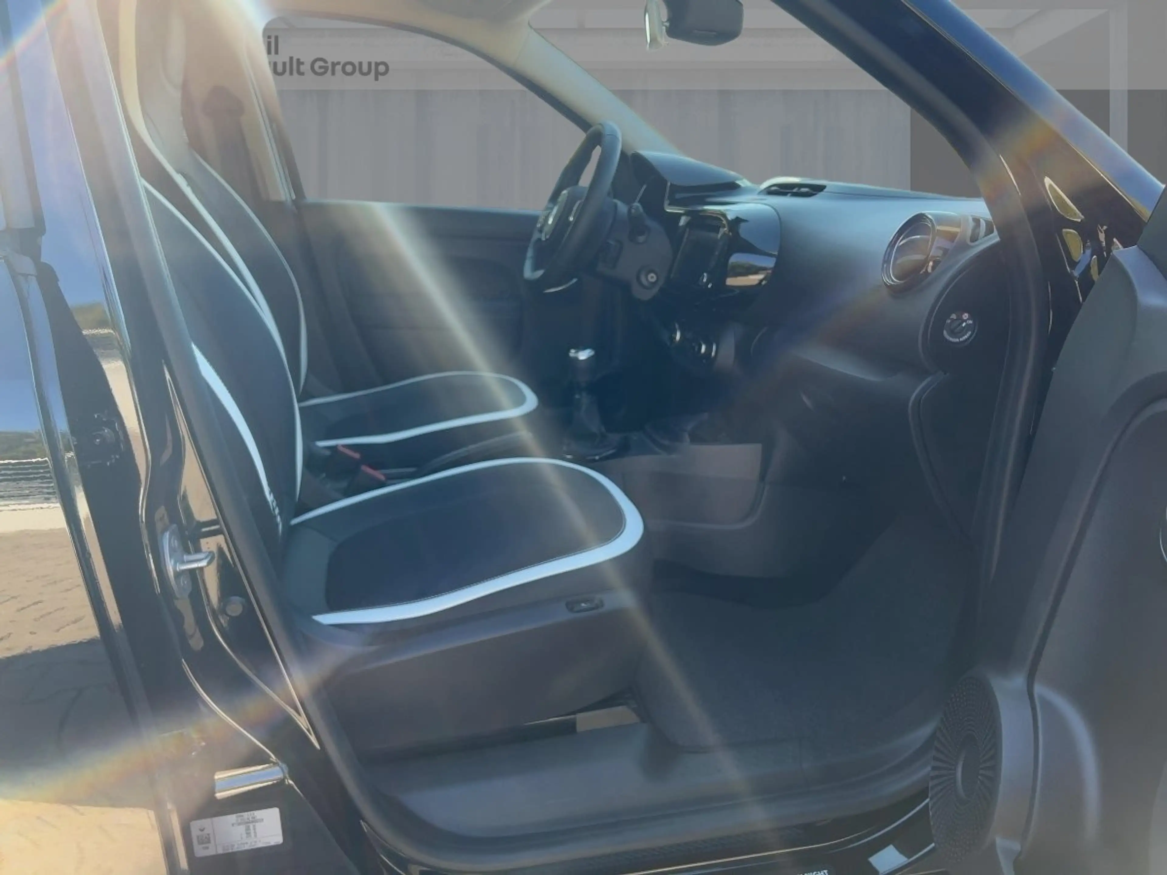 Renault Twingo 1.0 SCe 65 EU6d, Urban Night — photo 8