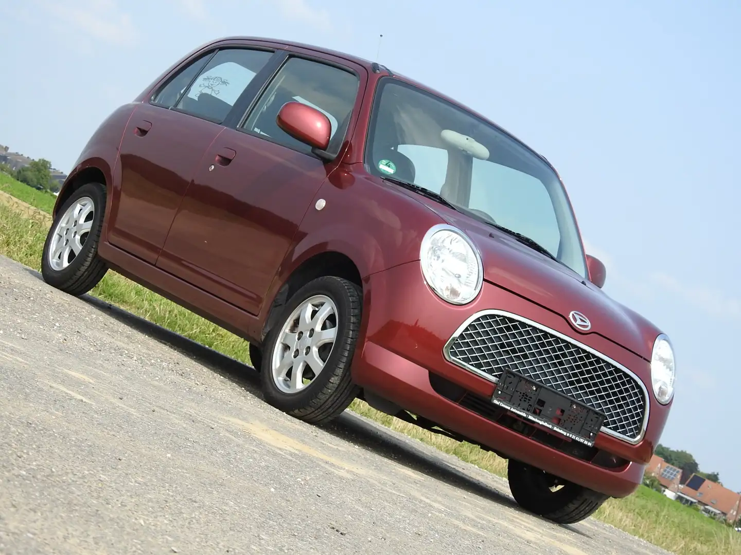 Daihatsu Trevis 1.0 Automatik. Klima.Ganzjahresreifen. Rot - 2