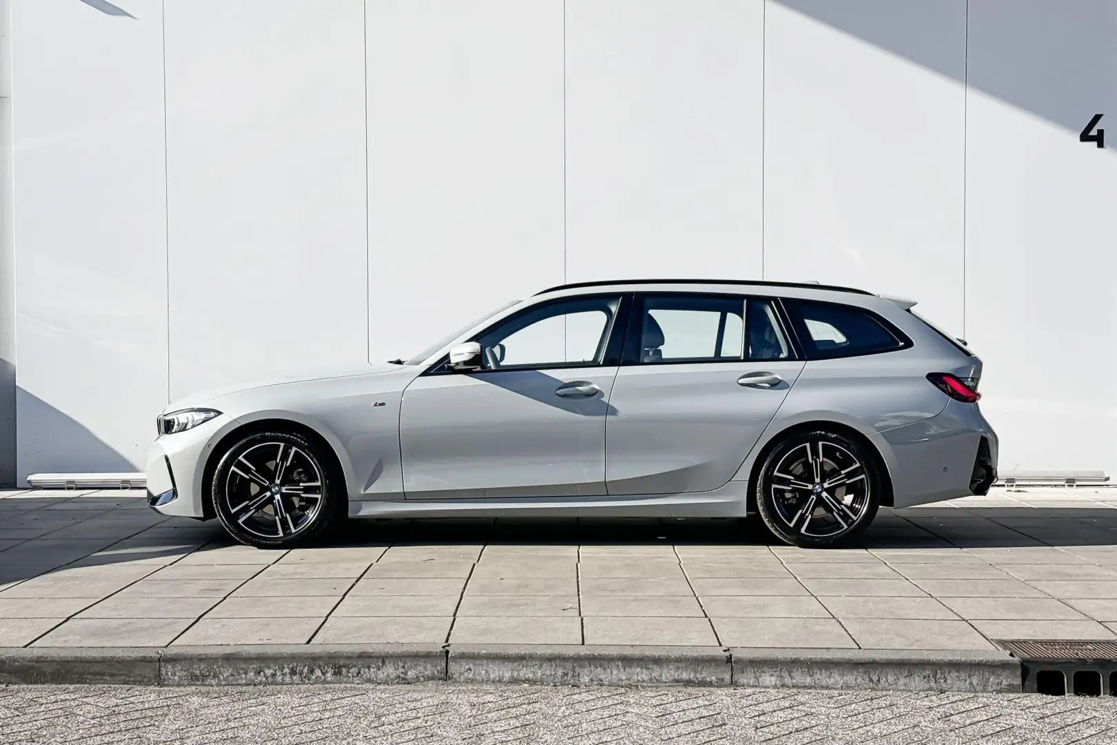BMW 318 3 Serie Touring 318i M-Sport 18 Inch / Electrische Gris - 2