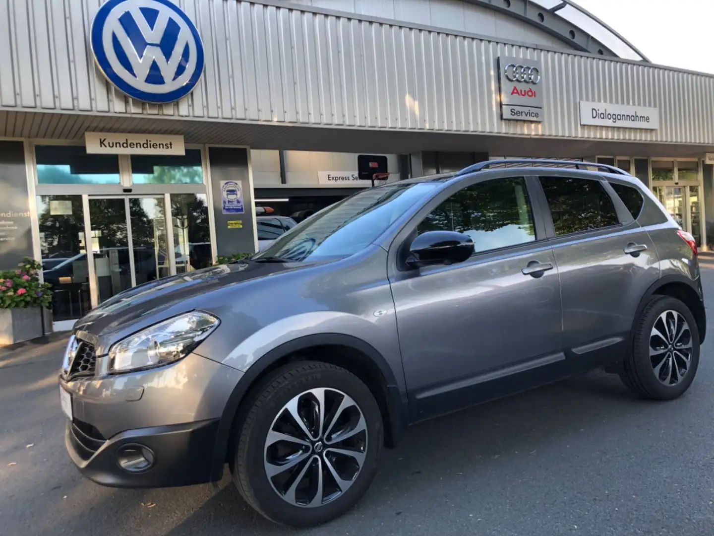 Nissan Qashqai 1.5 dCi DPF Visia/Navi/AHK/Pano Grau - 1