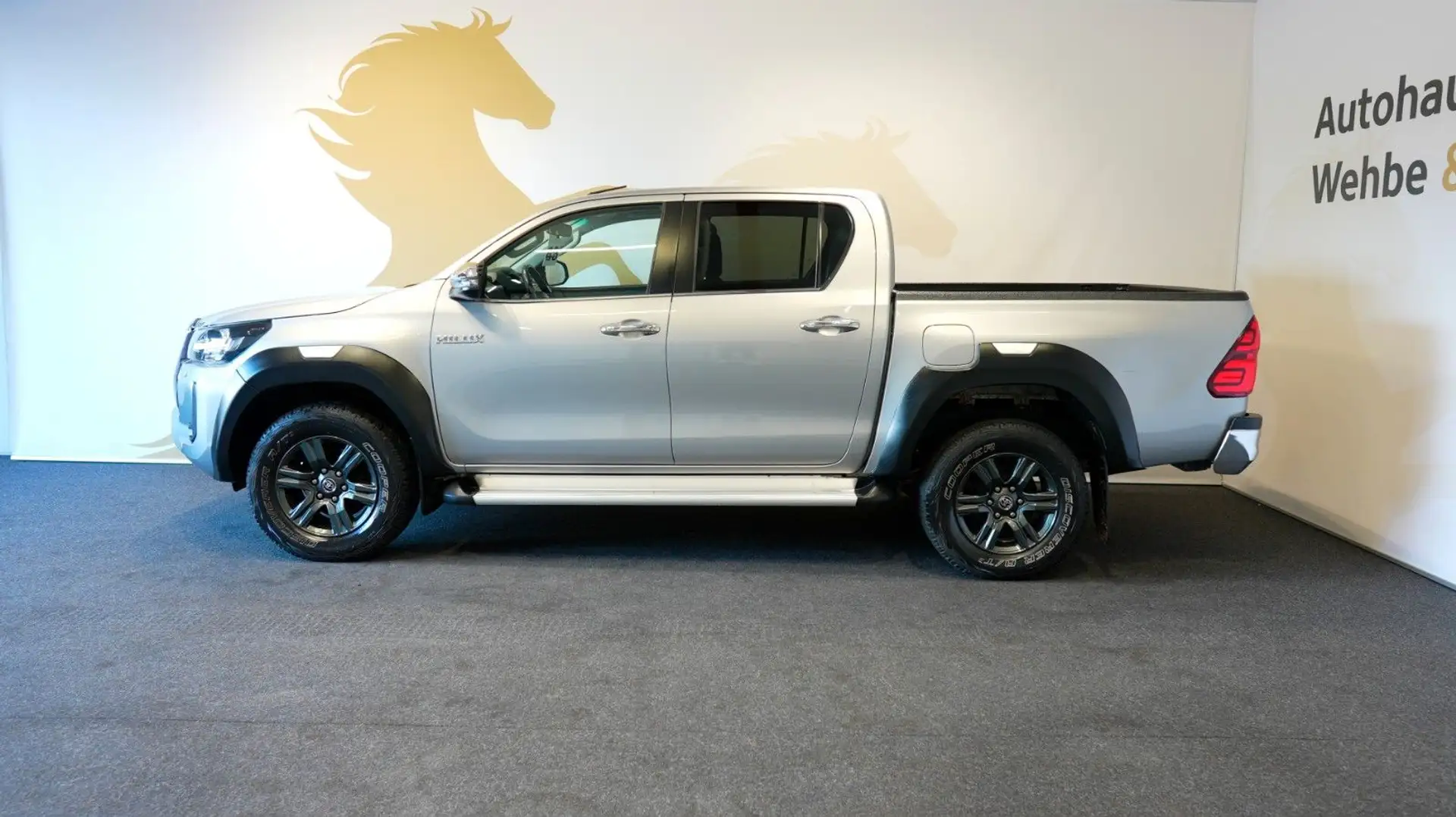 Toyota Hilux 2.8 D-4D Aut. 4x4 Comf. CarPlay Kamera AHK Silber - 2