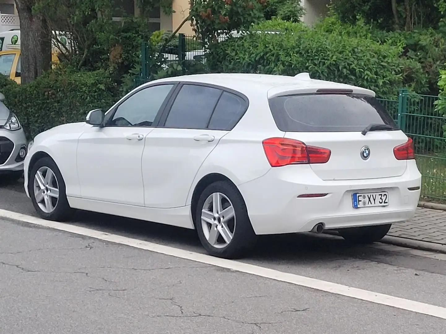 BMW 116 1er Diesel (5-Türer) 116d Sport Line Weiß - 1