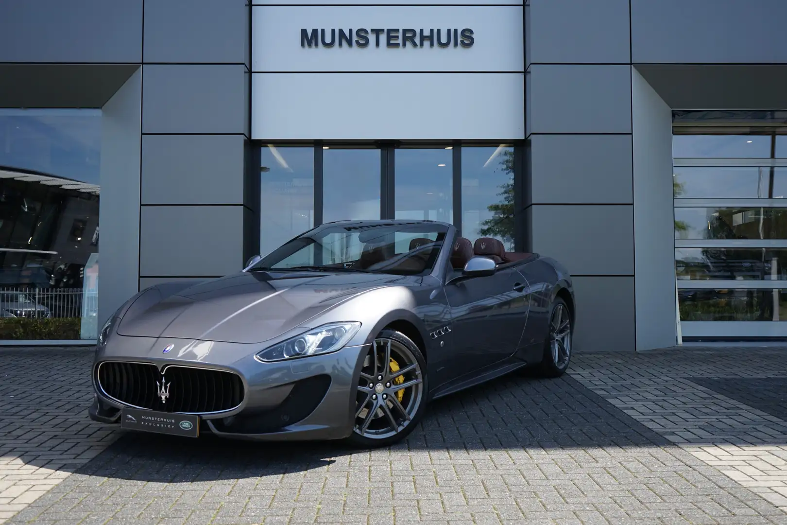 Maserati GranCabrio 4.7 V8 Sport | Bluetooth | 450PK | Windschot | Gris - 1