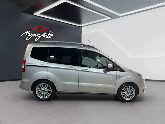 Ford Tourneo Courier 1.5 TDCI 95CV TITANIUM