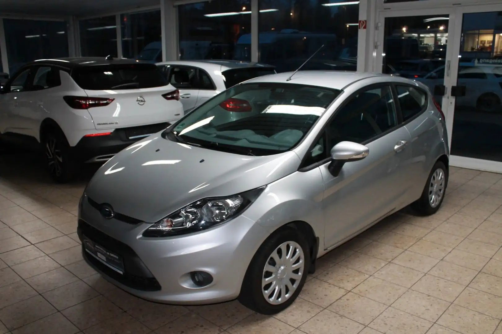 Ford Fiesta Trend Silber - 2