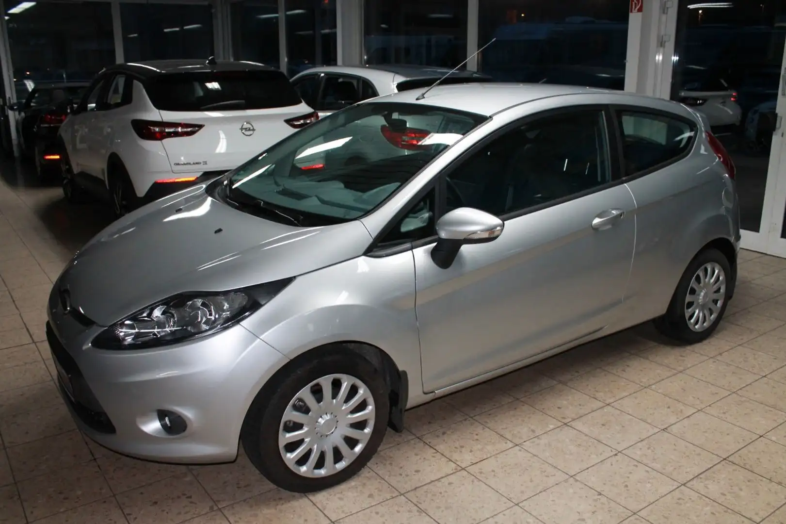 Ford Fiesta Trend Silber - 1