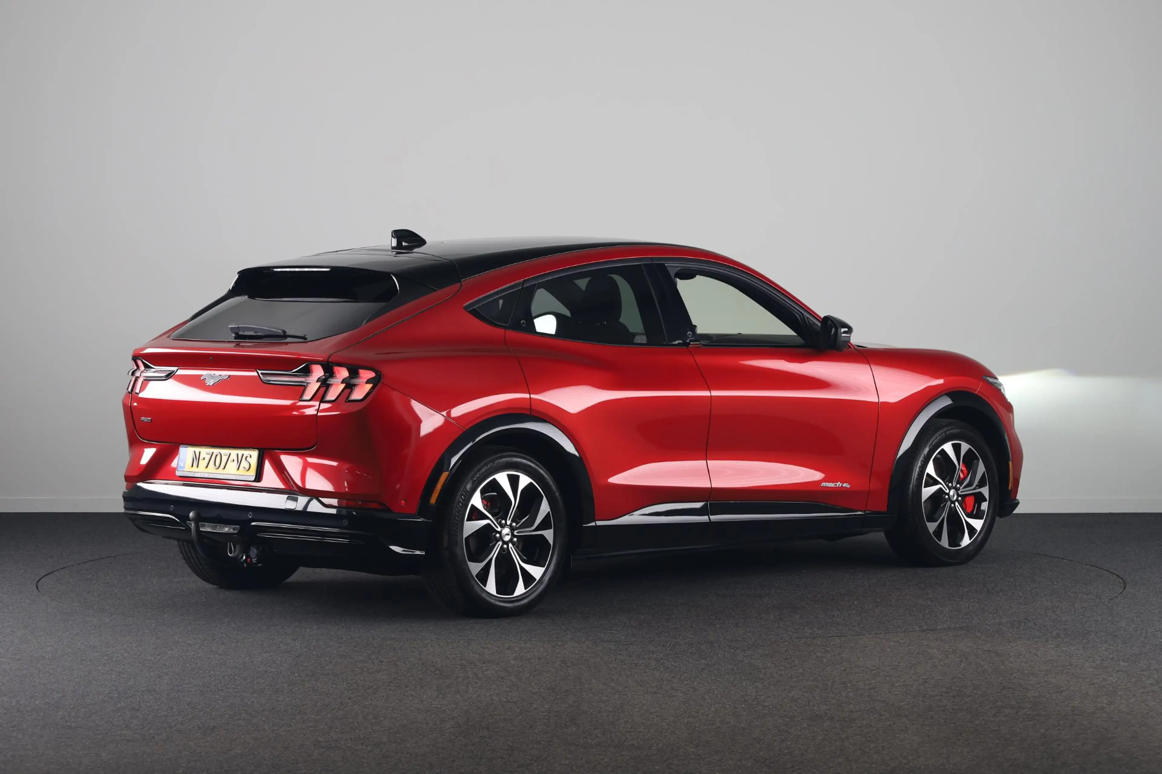 Ford Mustang Mach-E AWD 75 kWh | Panoramadak | Trekhaak | B&O | 360 Ca — photo 3