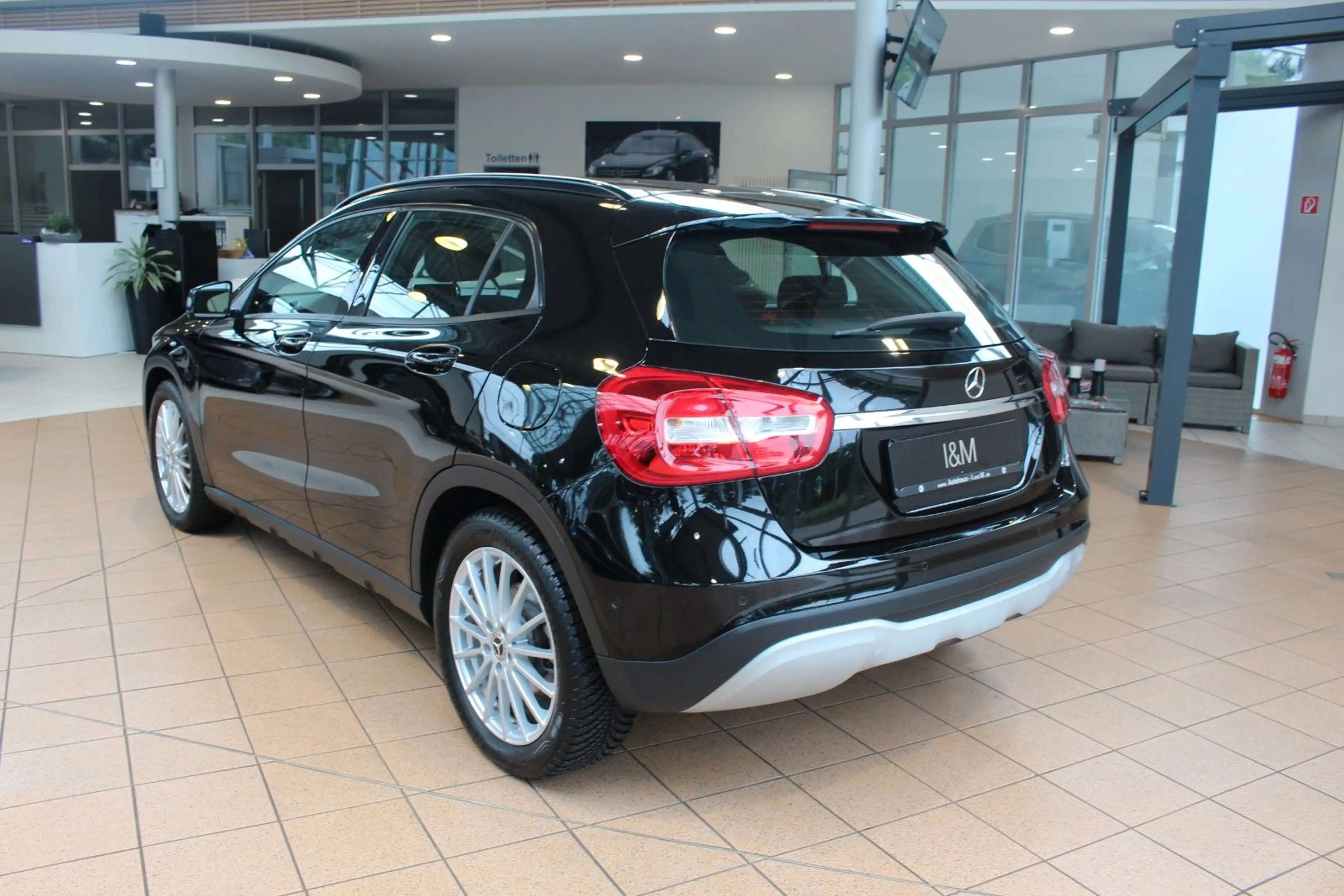 Mercedes-Benz GLA 200 +Kamera+PDC+SHZ+Navi+8-Fach — photo 4