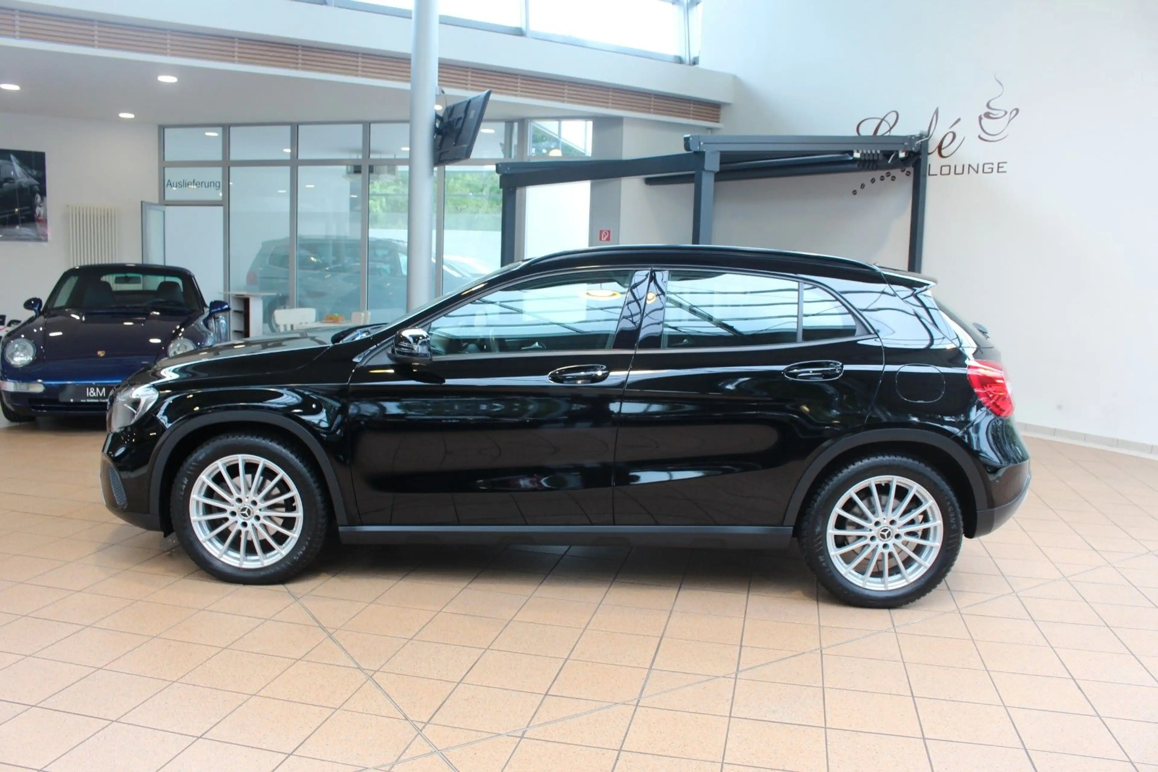 Mercedes-Benz GLA 200 +Kamera+PDC+SHZ+Navi+8-Fach — photo 3