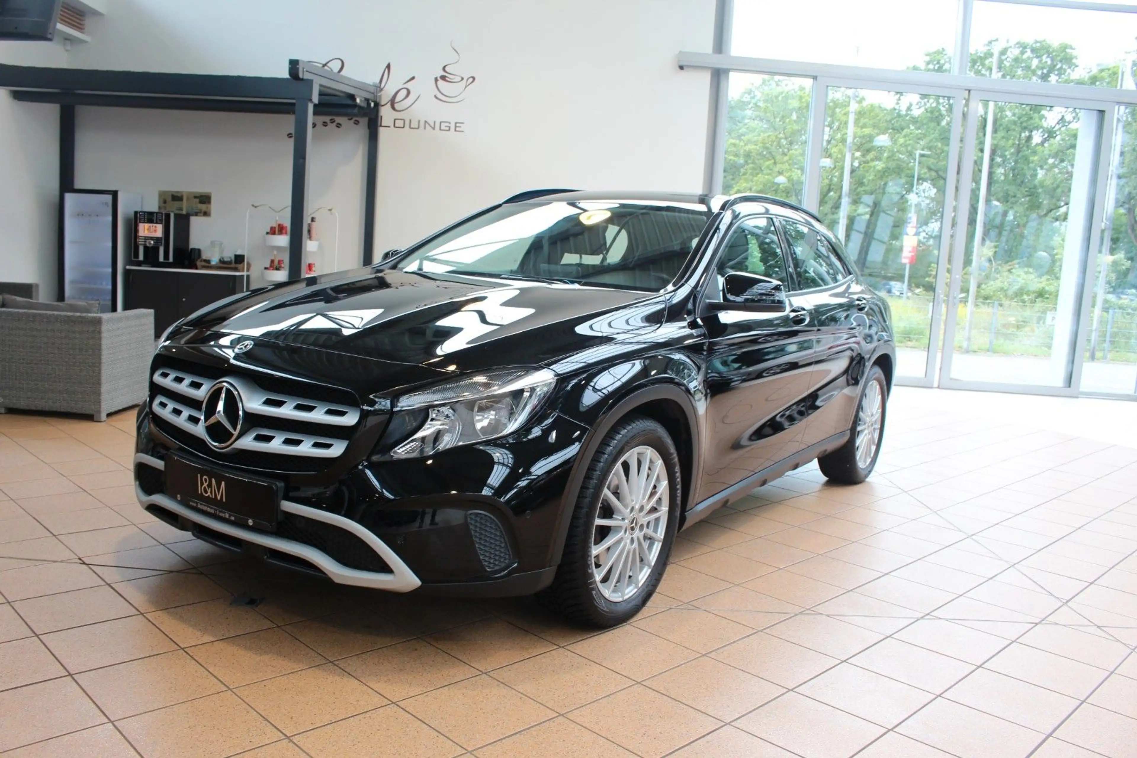 Mercedes-Benz GLA 200 +Kamera+PDC+SHZ+Navi+8-Fach — photo 2