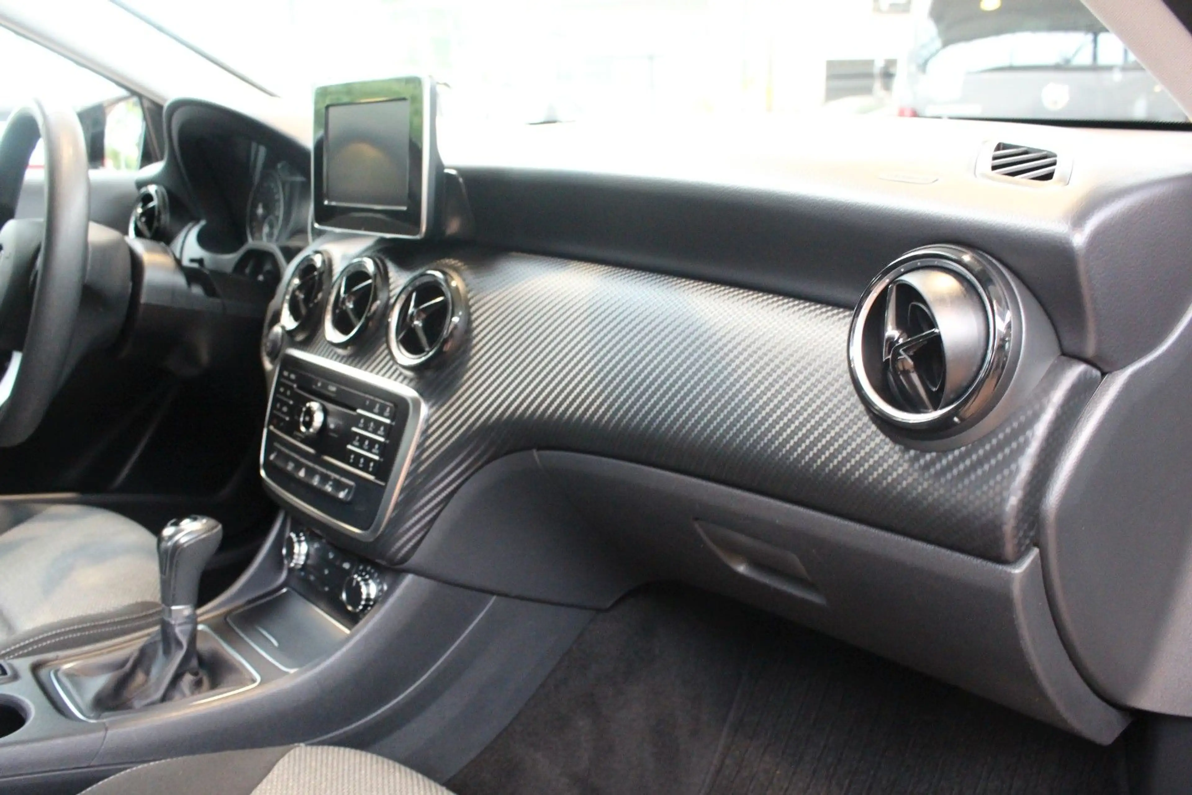 Mercedes-Benz GLA 200 +Kamera+PDC+SHZ+Navi+8-Fach — photo 10