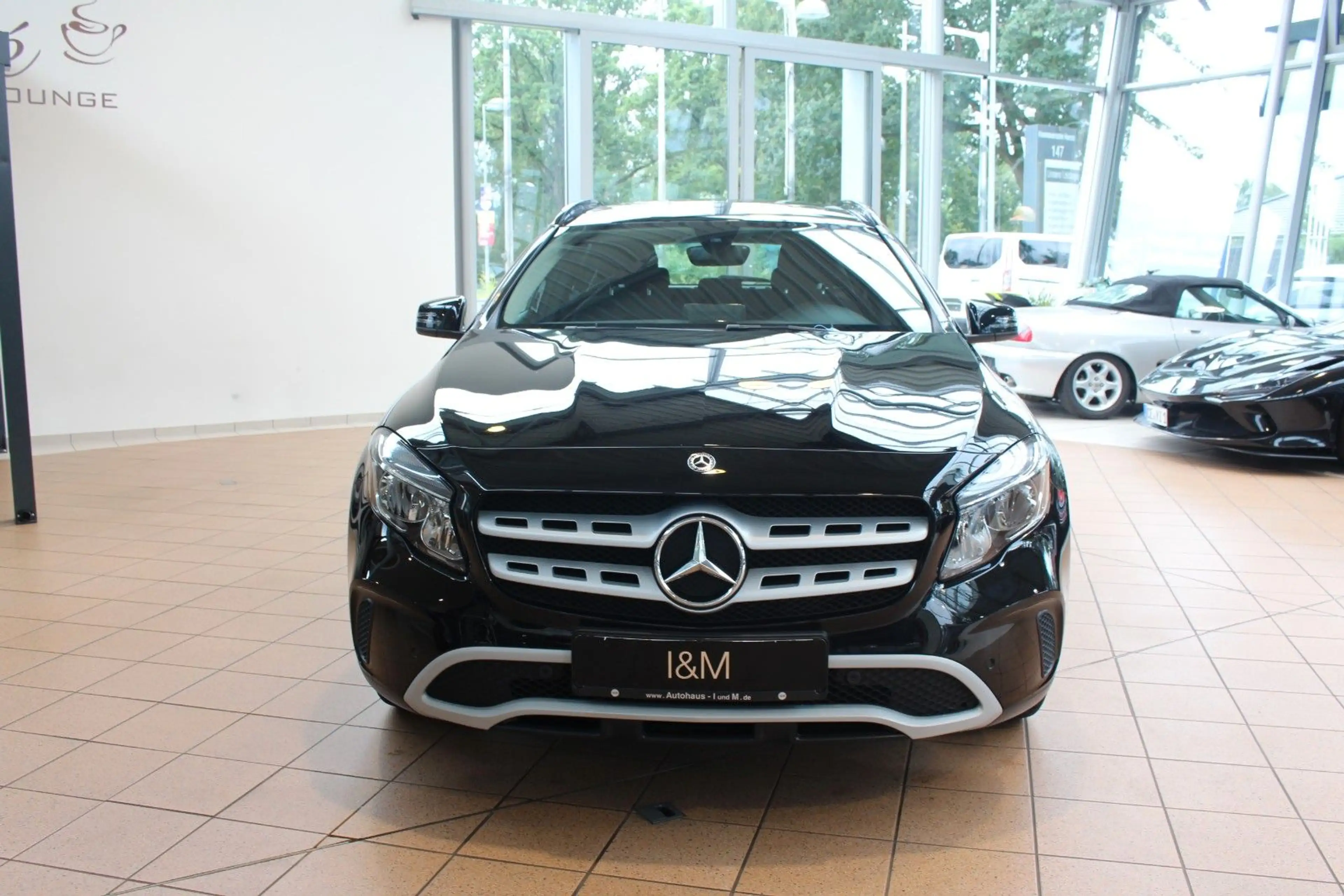 Mercedes-Benz GLA 200 +Kamera+PDC+SHZ+Navi+8-Fach