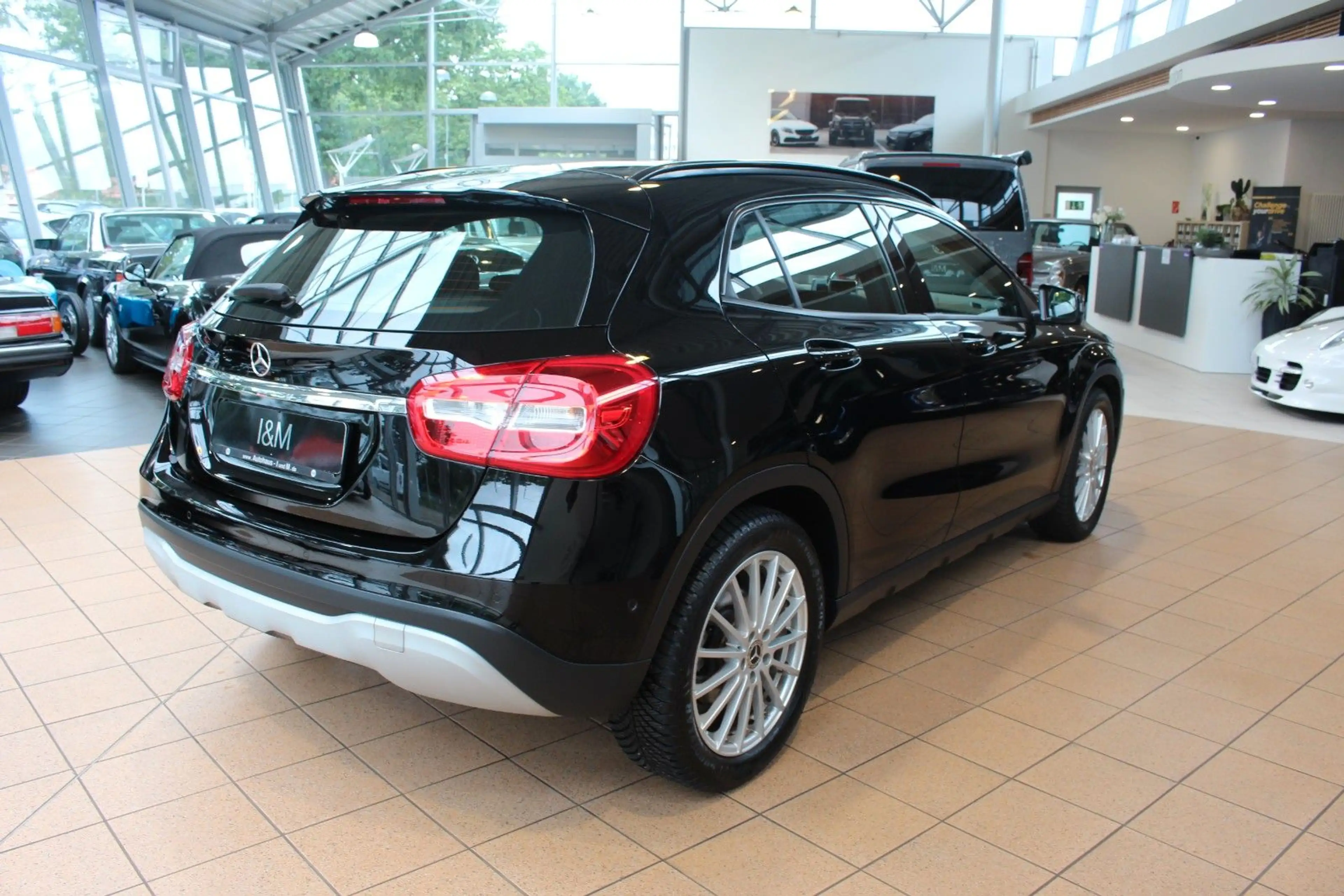 Mercedes-Benz GLA 200 +Kamera+PDC+SHZ+Navi+8-Fach — photo 6