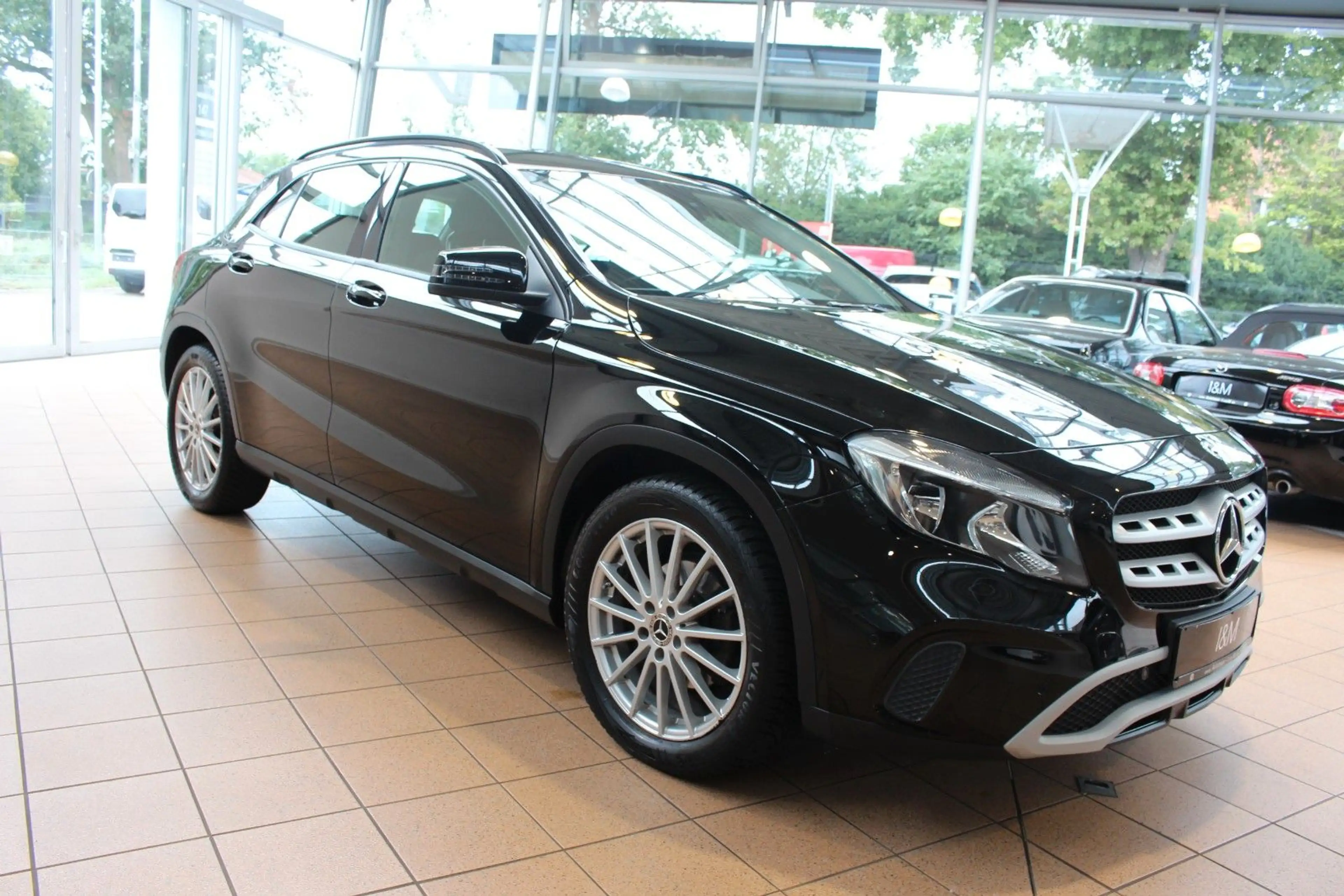 Mercedes-Benz GLA 200 +Kamera+PDC+SHZ+Navi+8-Fach — photo 8