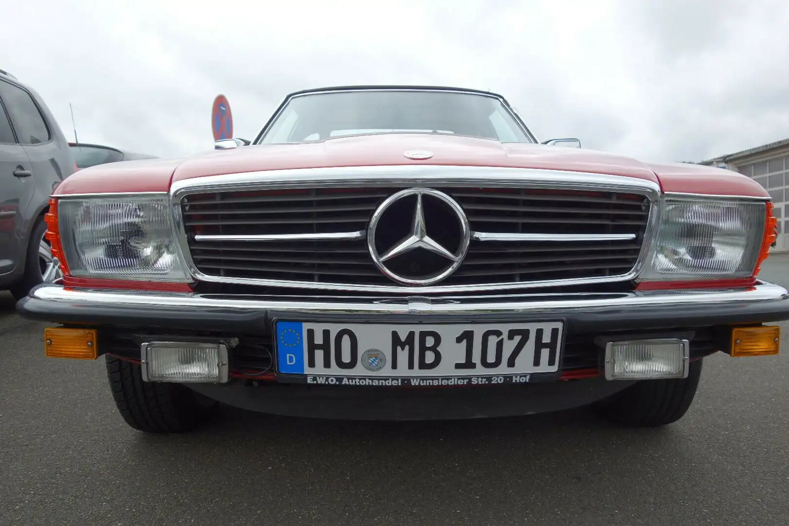 Mercedes-Benz SL 450 W107 Oldtimer Rojo - 2