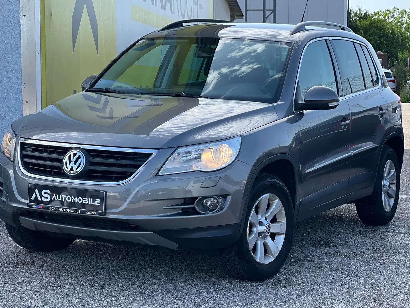 Volkswagen Tiguan Track Grau - 1
