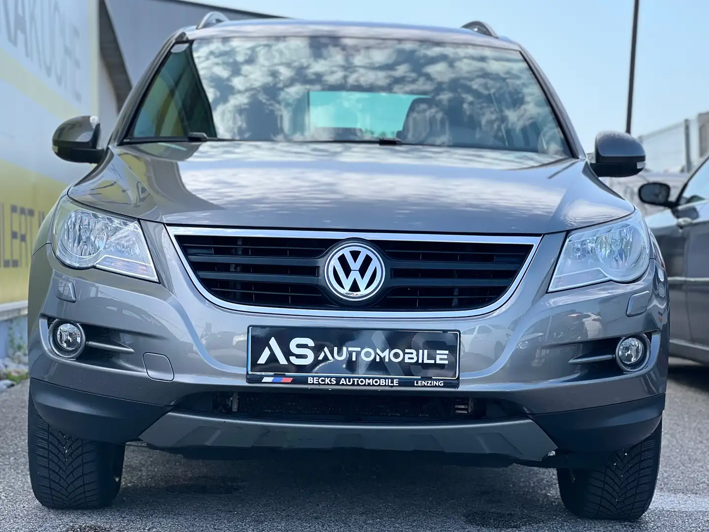 Volkswagen Tiguan Track Grau - 2