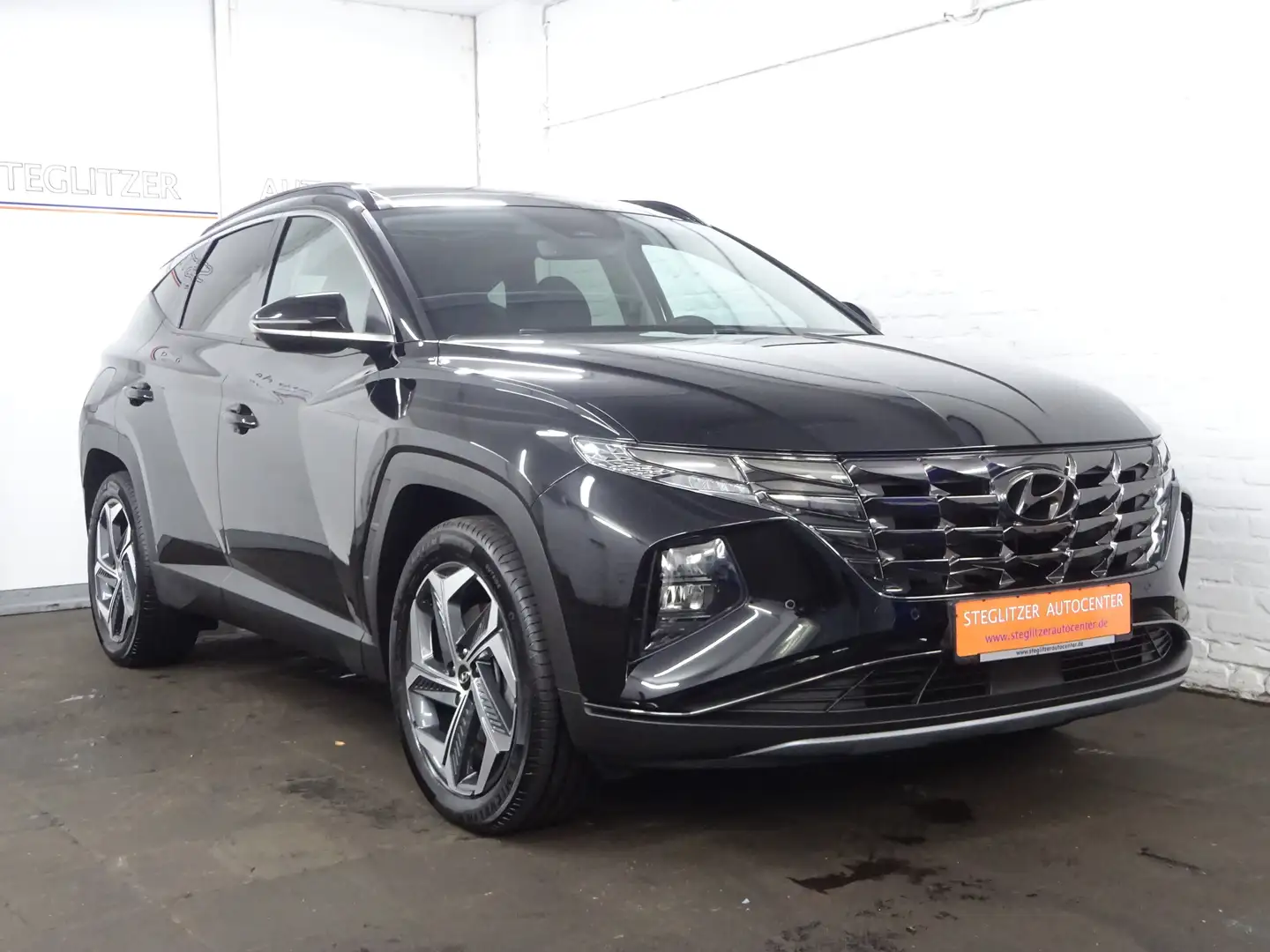 Hyundai TUCSON 1.6 T-GDI PHEV 4WD Aut./ACC/Pano/LED/RFK/KEY/Navi Zwart - 2