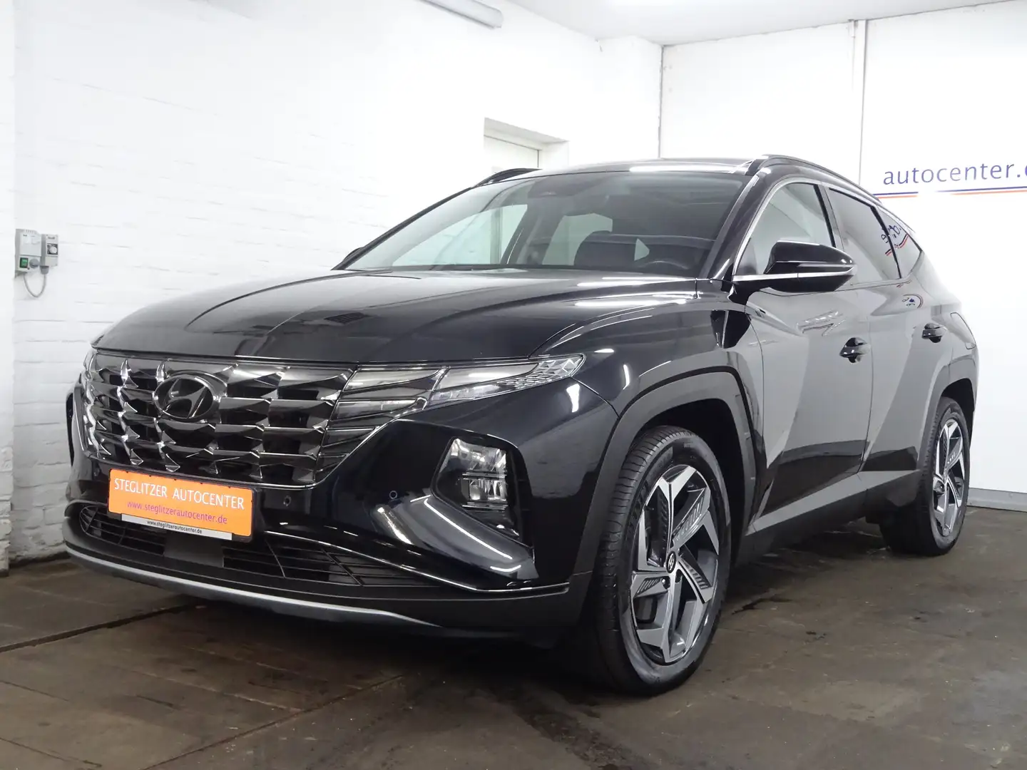 Hyundai TUCSON 1.6 T-GDI PHEV 4WD Aut./ACC/Pano/LED/RFK/KEY/Navi Zwart - 1