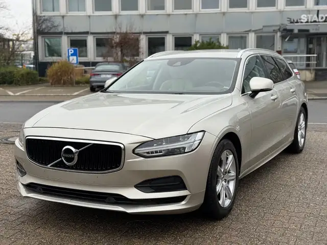Volvo V90 Momentum Pro:Leder,Kamera,AHK,SHZ