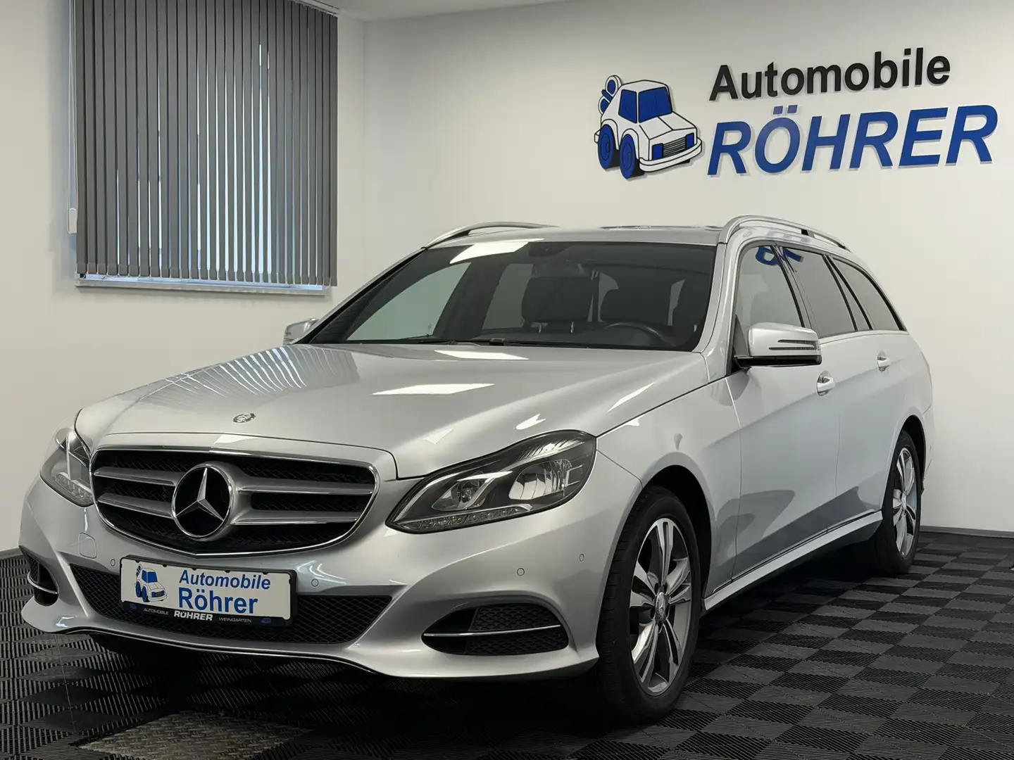 Mercedes-Benz E 200 T CGI BlueEff. Aut. Avantgarde LED 7-Sitze Argent - 1