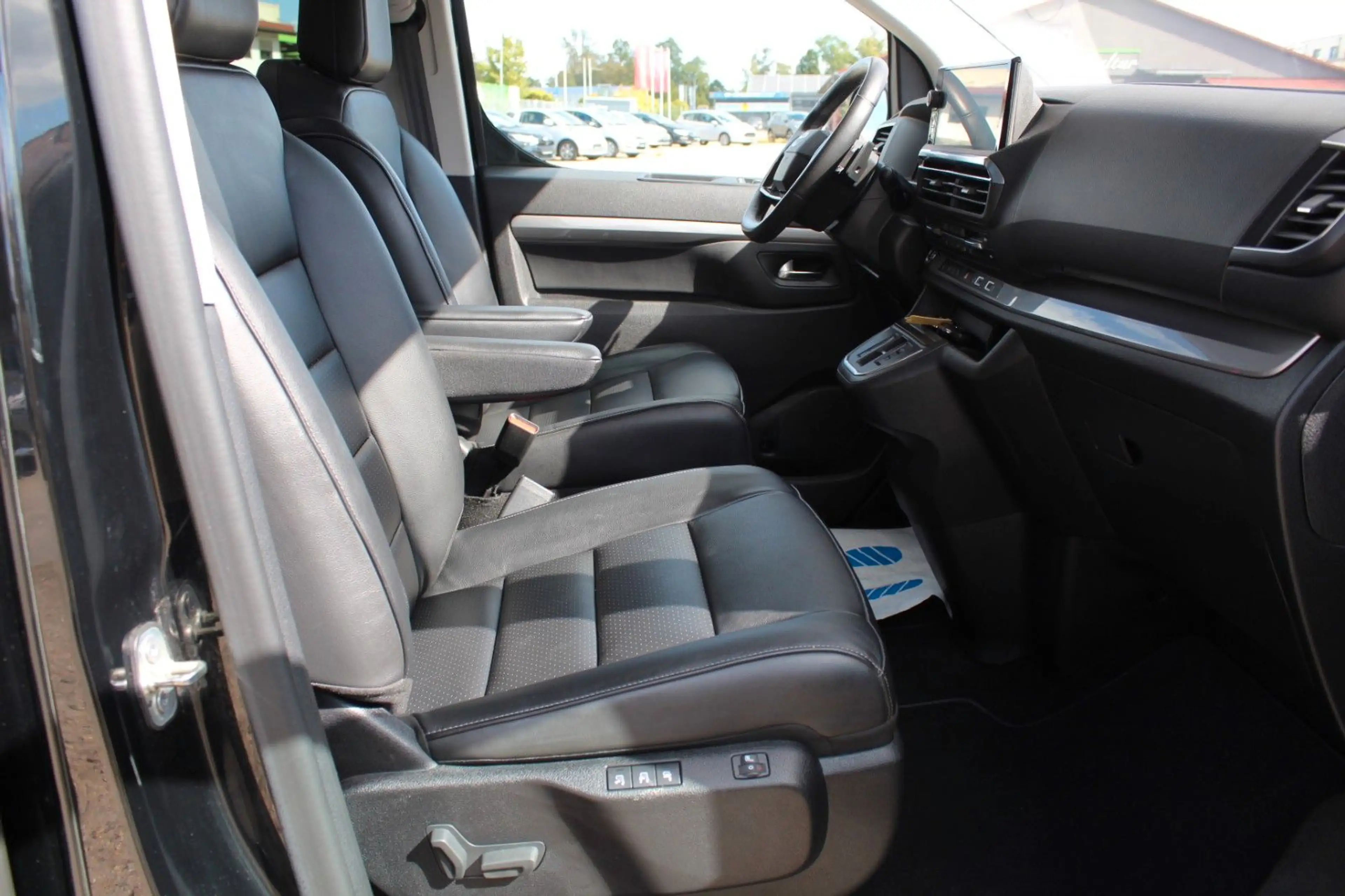 Toyota Proace Verso L2 Lounge 2.0D*PANO*ACC*LEDER*7-Sit — photo 4