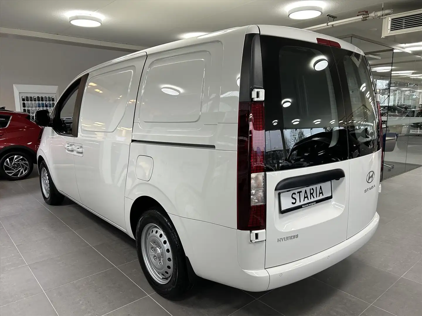 Hyundai STARIA 1.6 T-GDi HEV 225pk Aut Wit - 2
