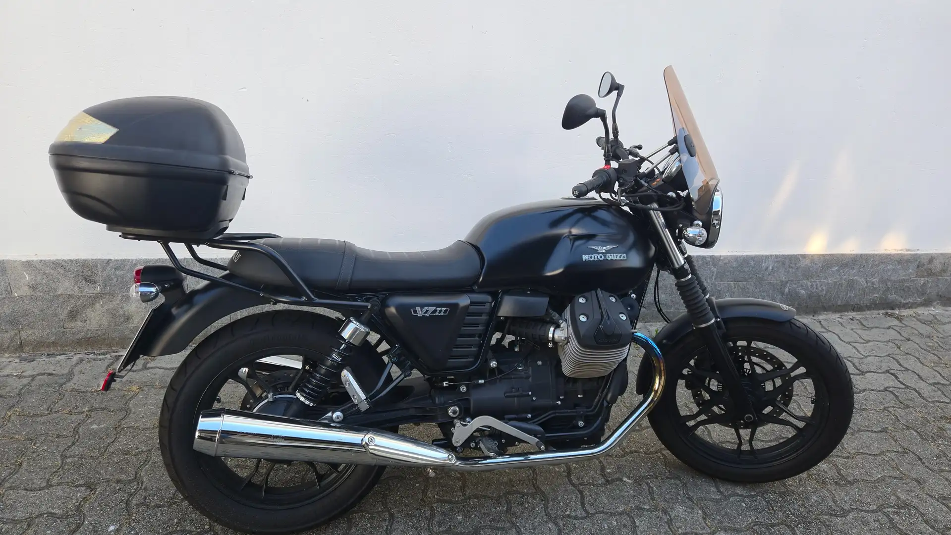 Moto Guzzi V 7 STONE ABS Negru - 1