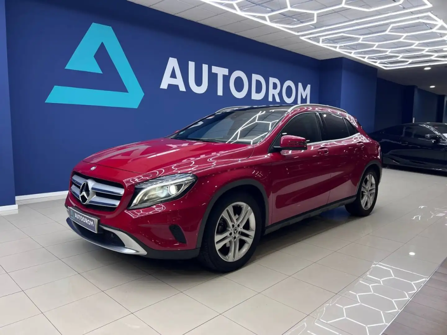 Mercedes-Benz GLA 180 7G-DCT Urban 7G-DCT Rouge - 1