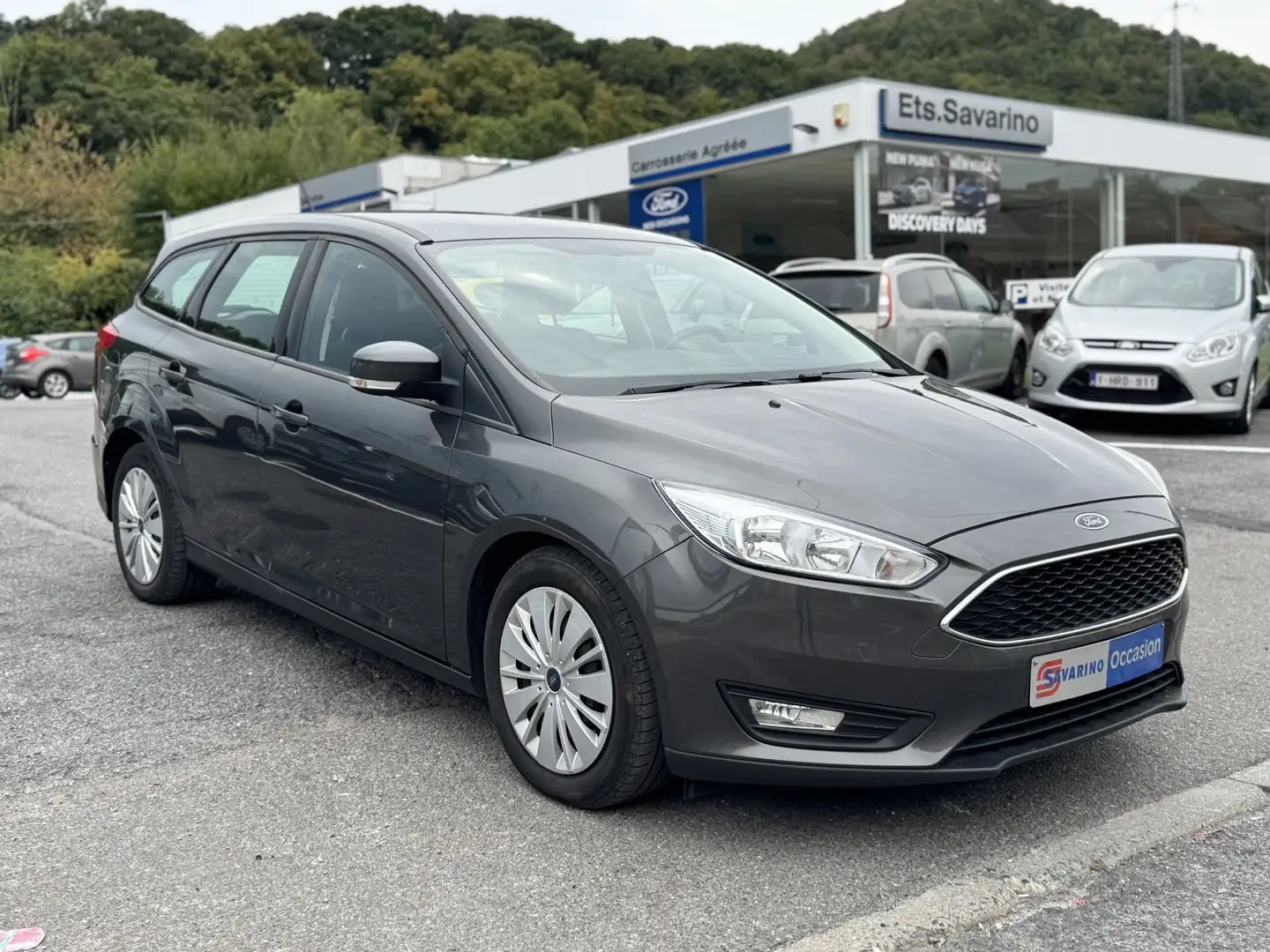 Ford Focus Business class 1.5 tdci 105ch Grau - 1